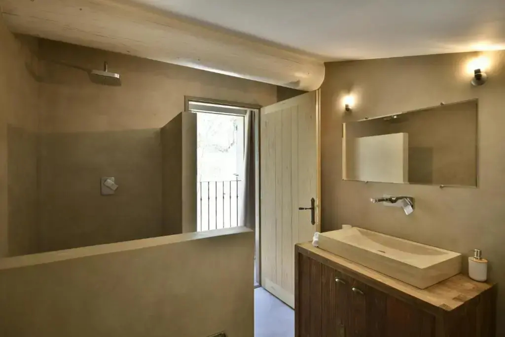 La Maison Des Collines (Adults Only)