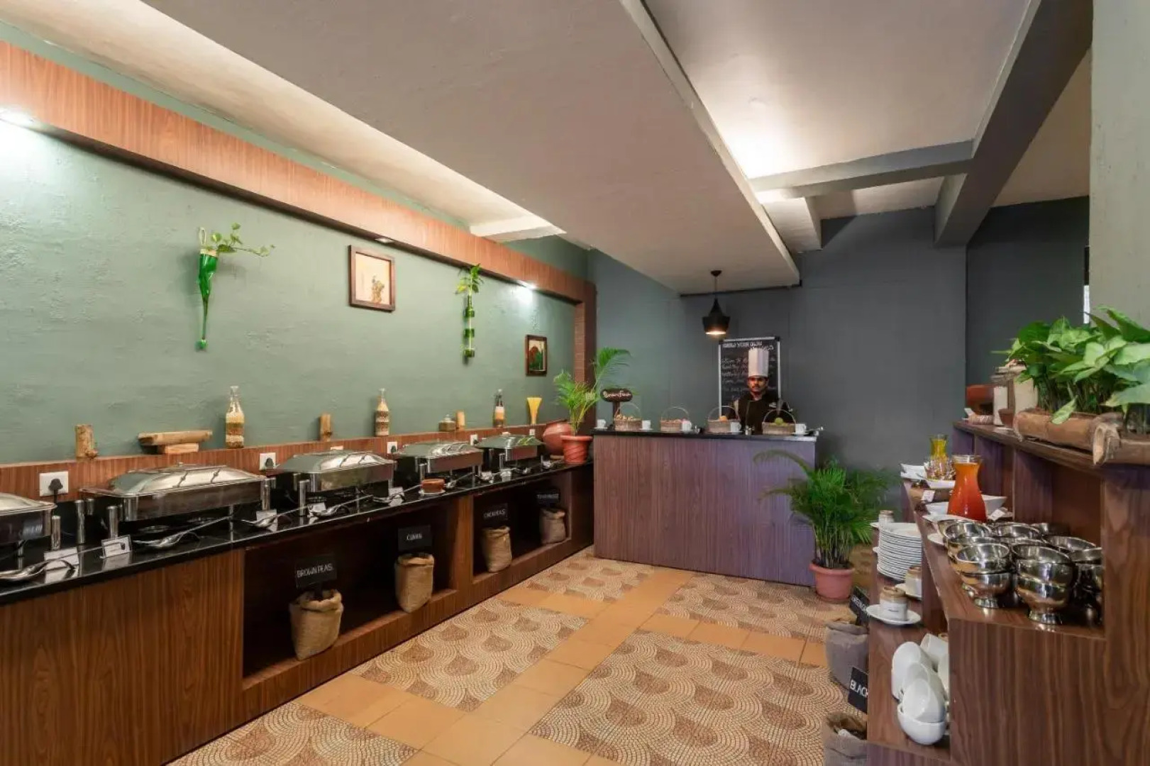 The Mountain Courtyard Thekady