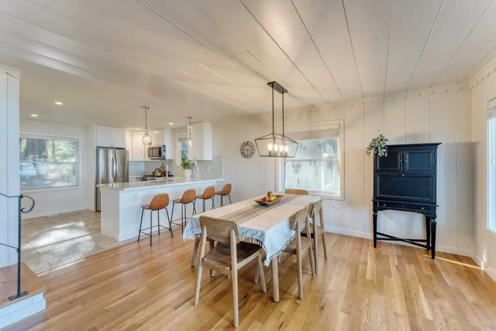 West Shore Lake House by Avantstay Ski Cabin w/ Backyard Sledding Hill!