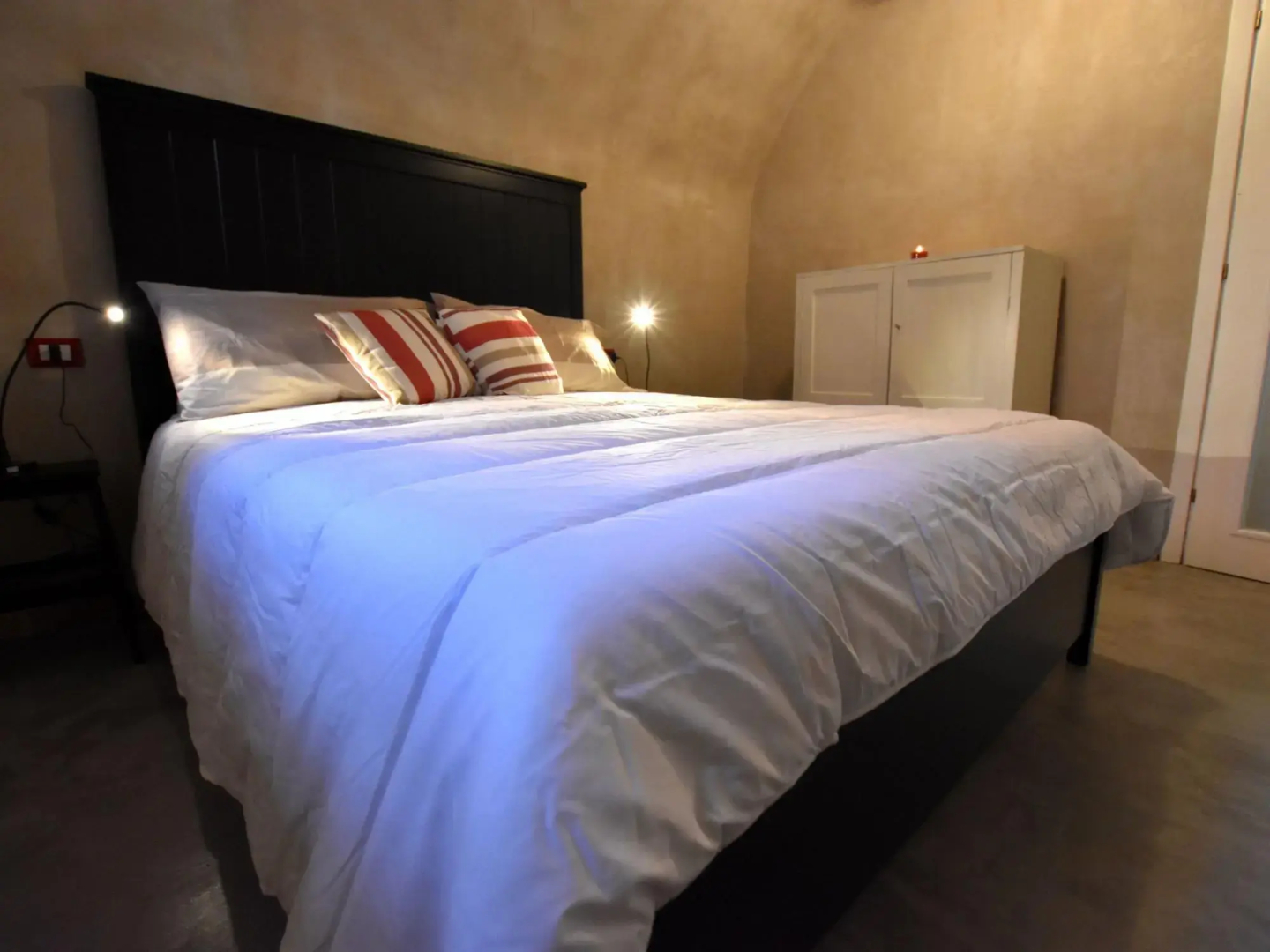 Ancient, Renovated Farmstead With Private, Equipped Garden. Only 3km From the Lake