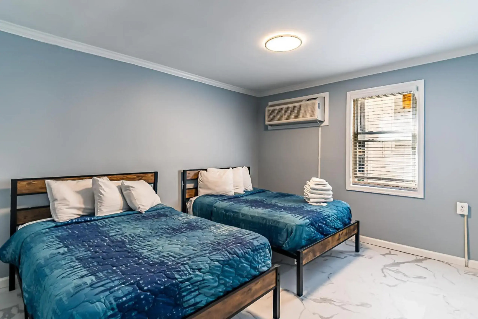 Boardwalk Hotel Charlee & Beach House Rentals