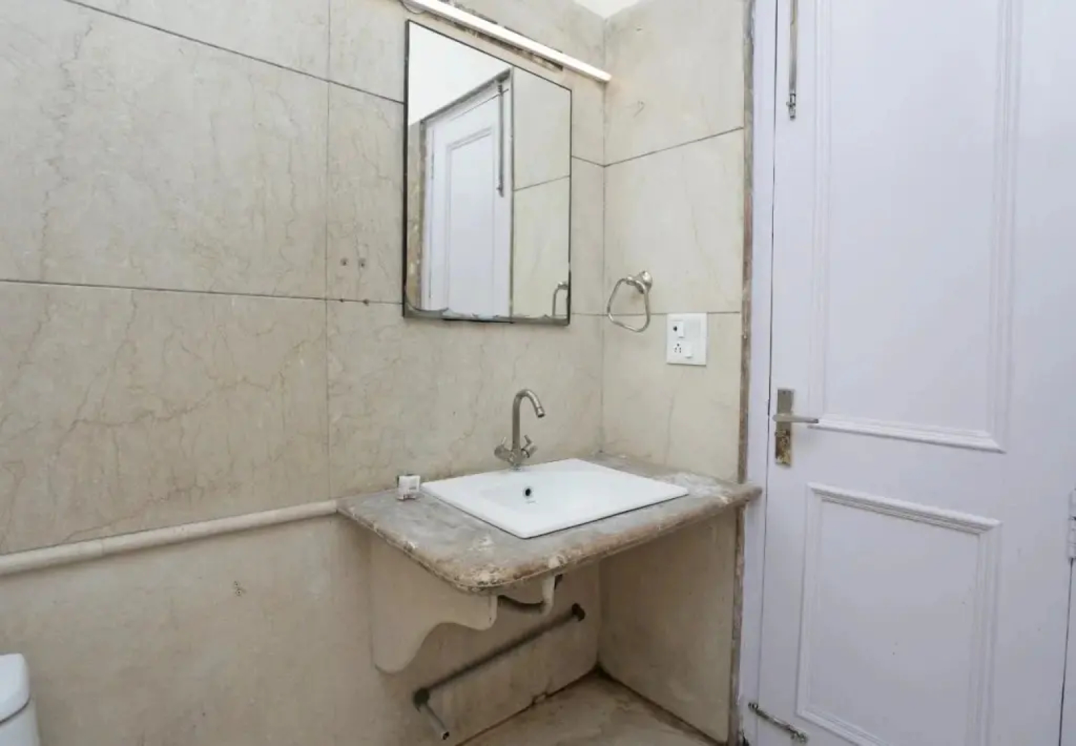 OYO Rooms Noida City Centre 208