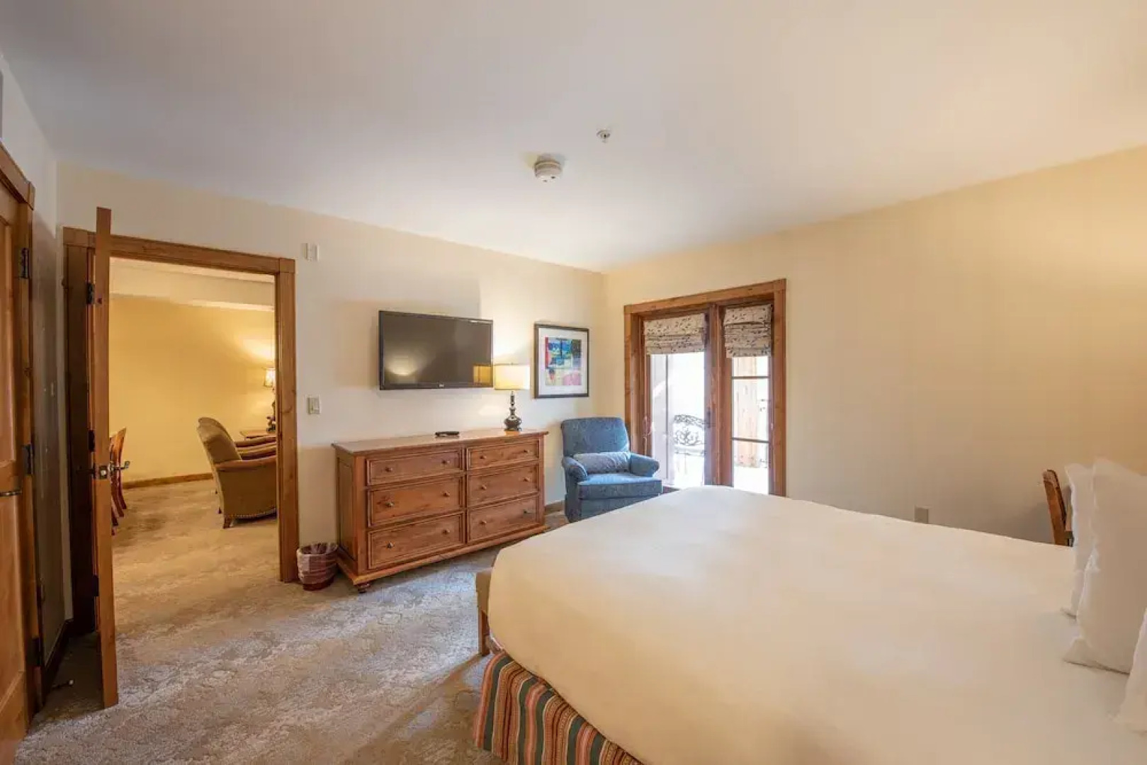 Spacious 2 Bedroom Unit In Mountaineer Square Condo - No Cleaning Fee! by RedAwning