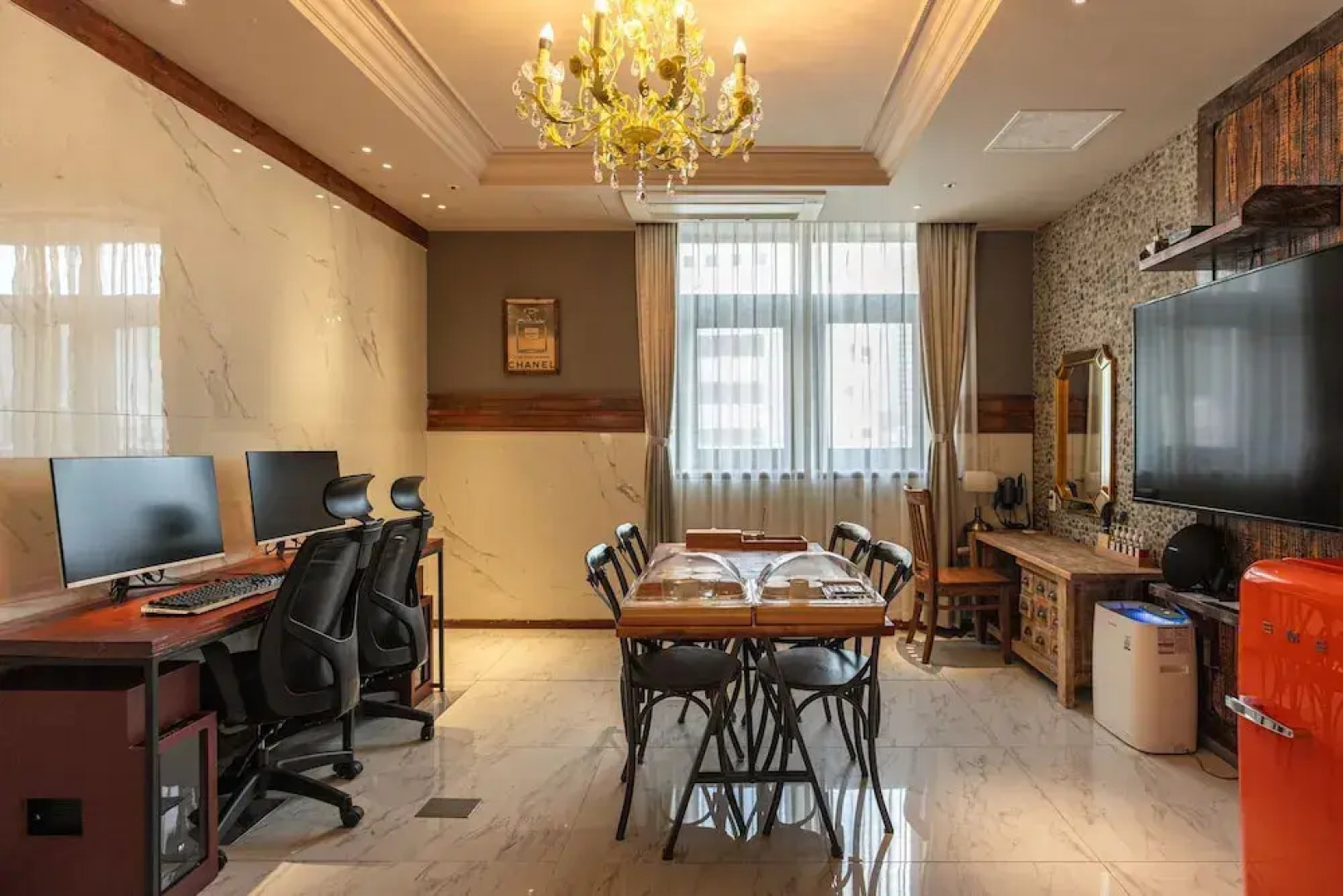 Hotel February Dong Seong Ro