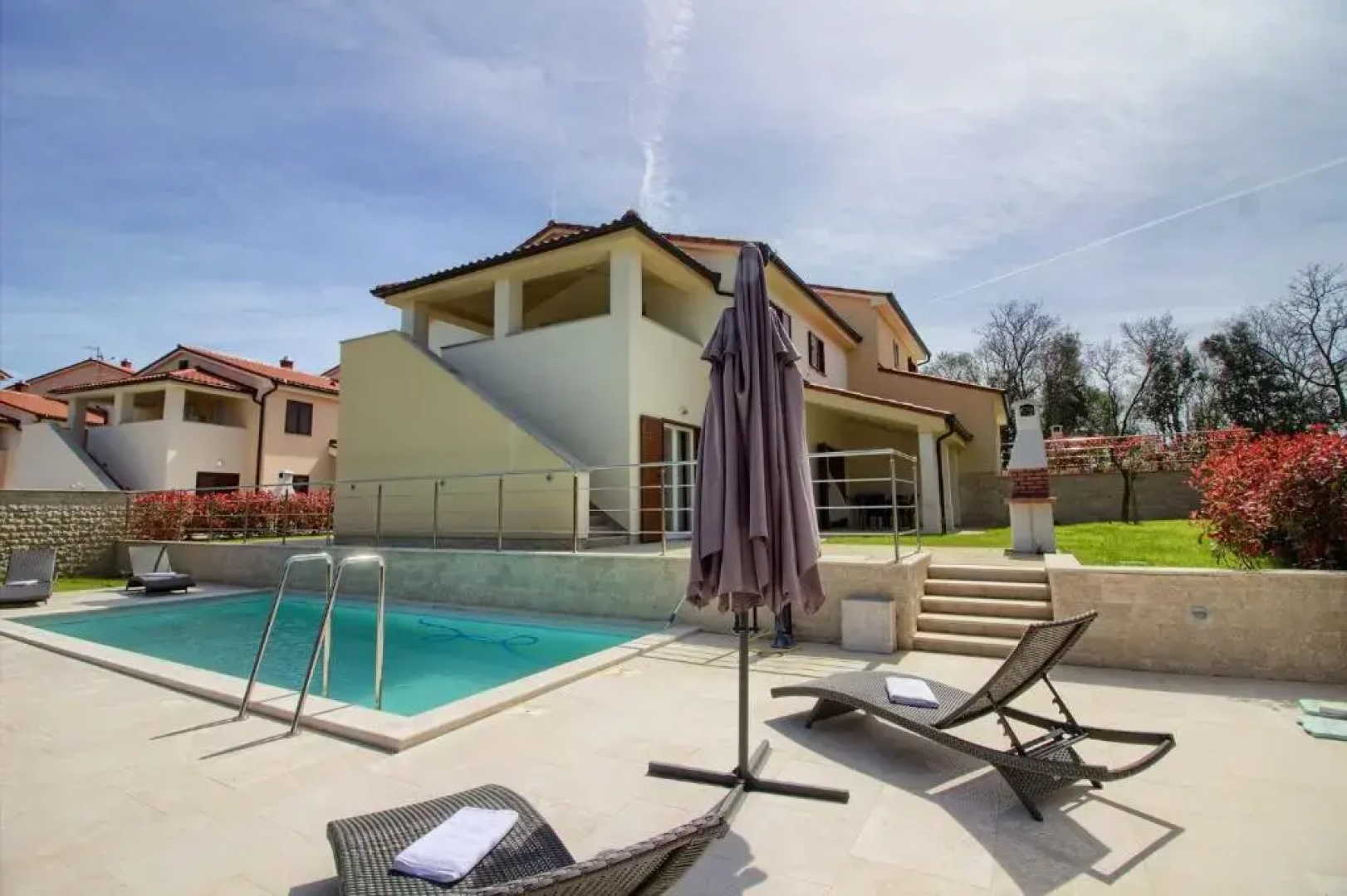 Complex of 2 villas Banjole Aurora with 2 private pools for up to 20 persons only 200m from the beach