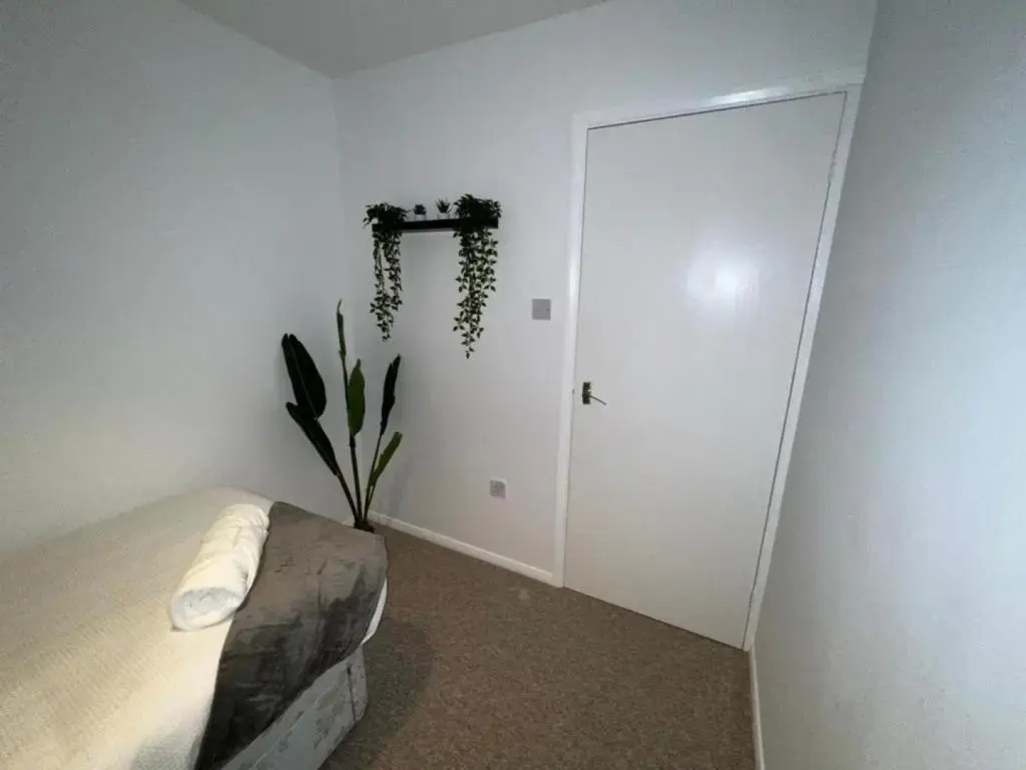 Impeccable 2-bed Apartment in Grays, London