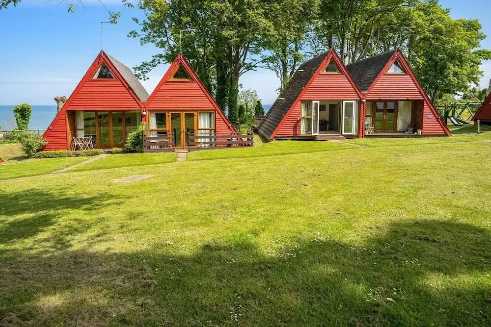 The Lookout, Sunny Beach Retreat, Sleeps 5 Guests