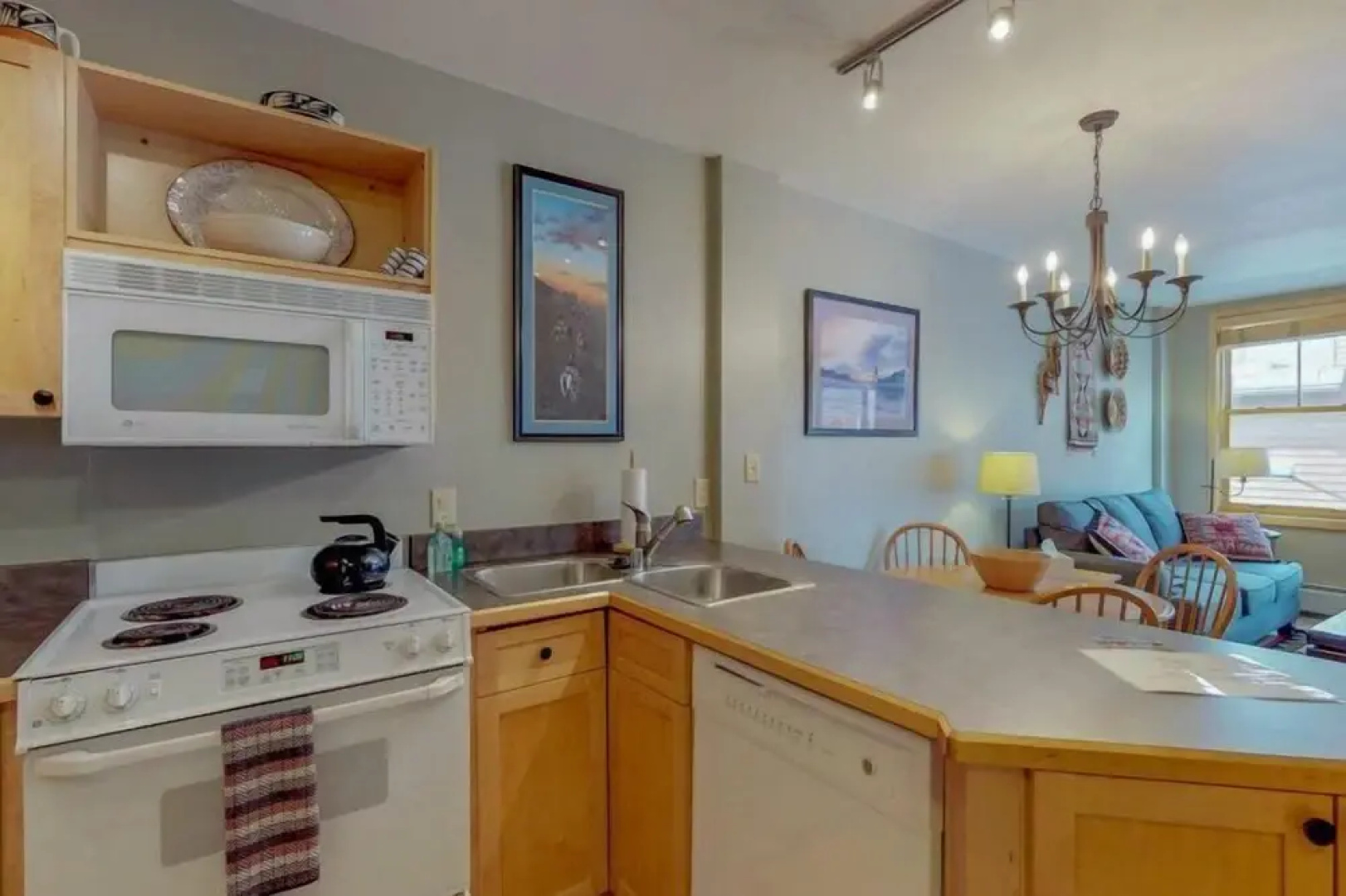 1 Bedroom Mountain Condo in the Heart of River Run Village within walking distance to ski lift