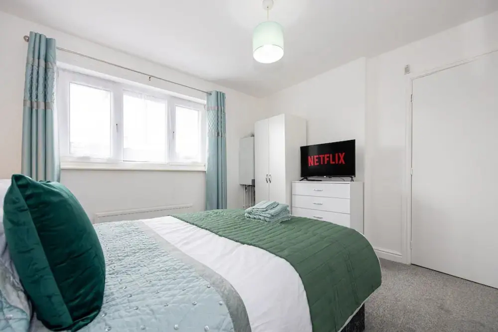 Captivating 3-bed House in Blackburn