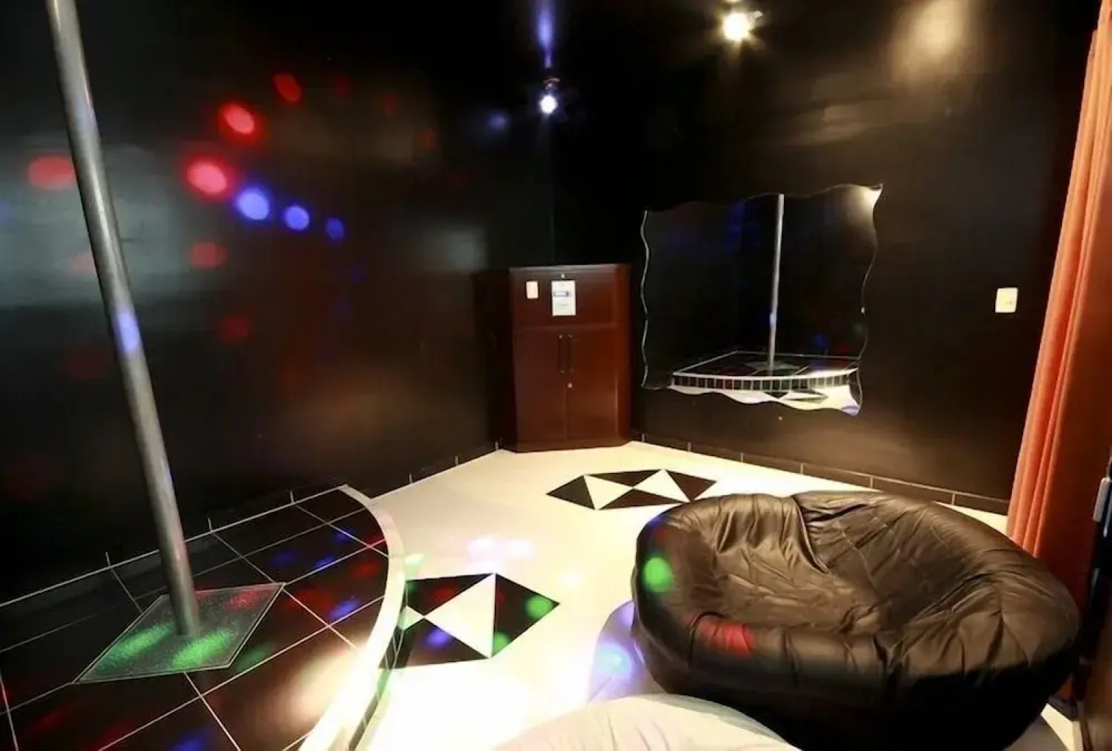 Motel Xanadú - Adults Only