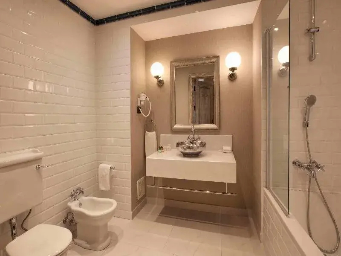 Sakit Gol - Silent Lake Hotel