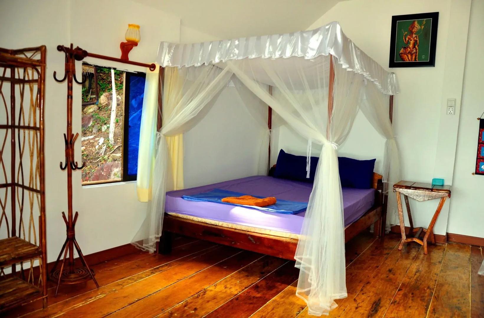 White Beach Bungalows