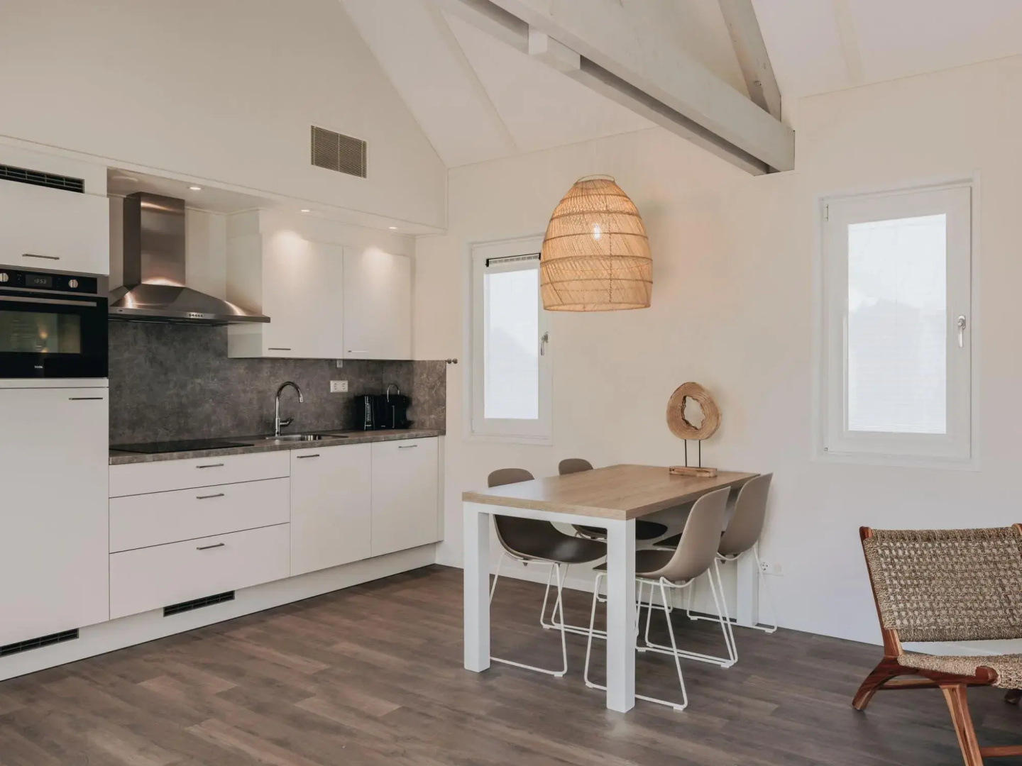 Modern lodge with ir-sauna, 500m from the beach