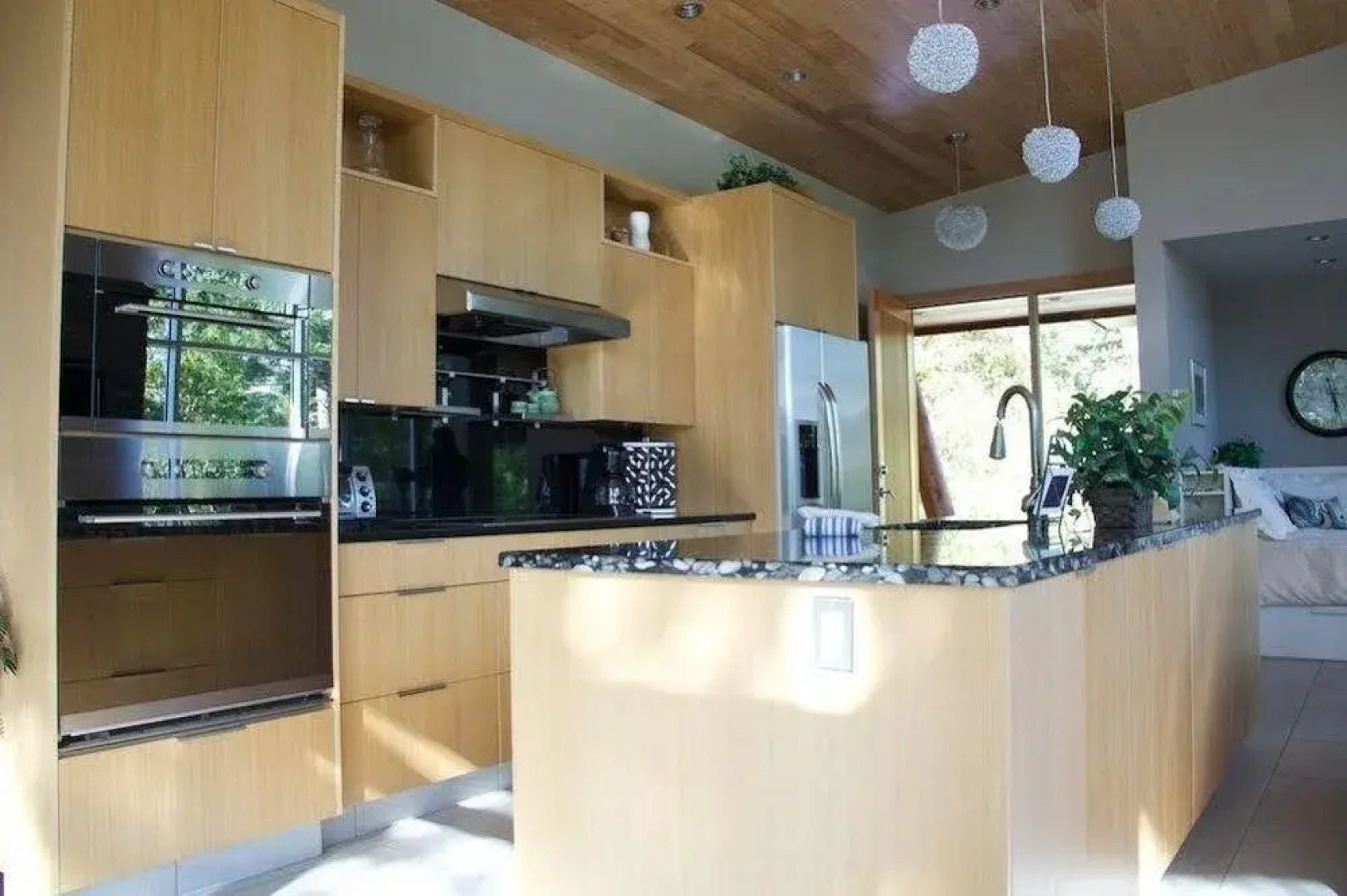 Pointhouse Suites On Sargeant Bay