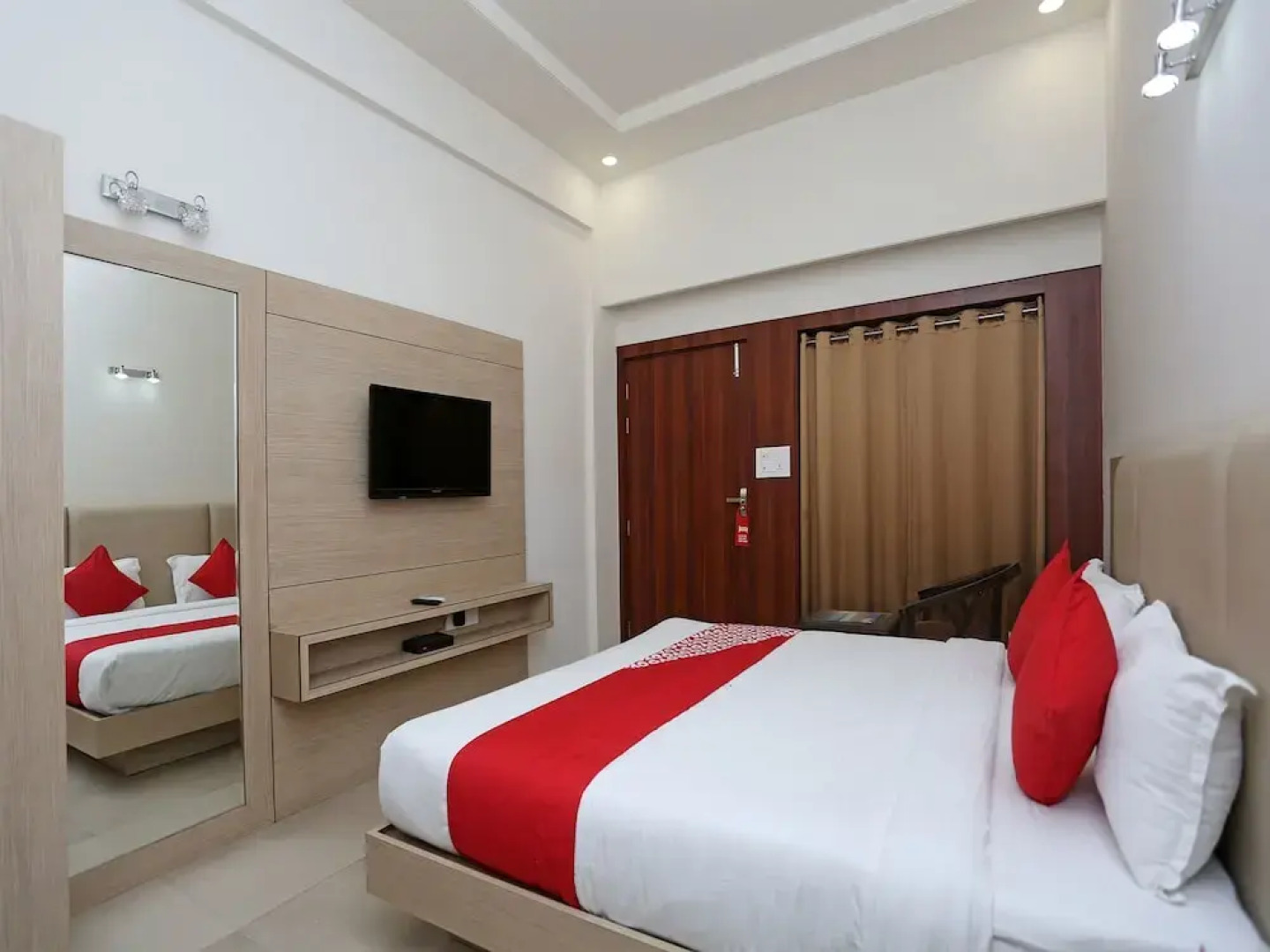 OYO 16768 Hotel Lotus Grand