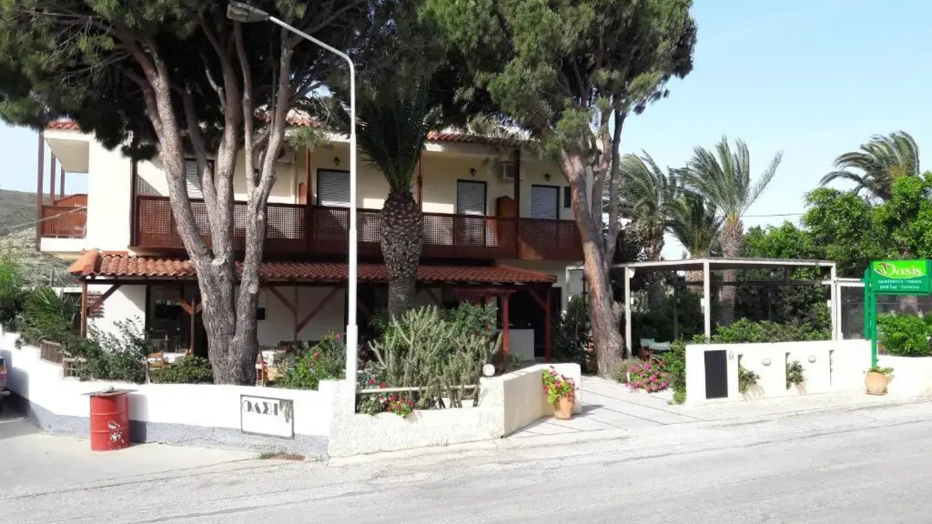 Oasis Apartments & Rooms