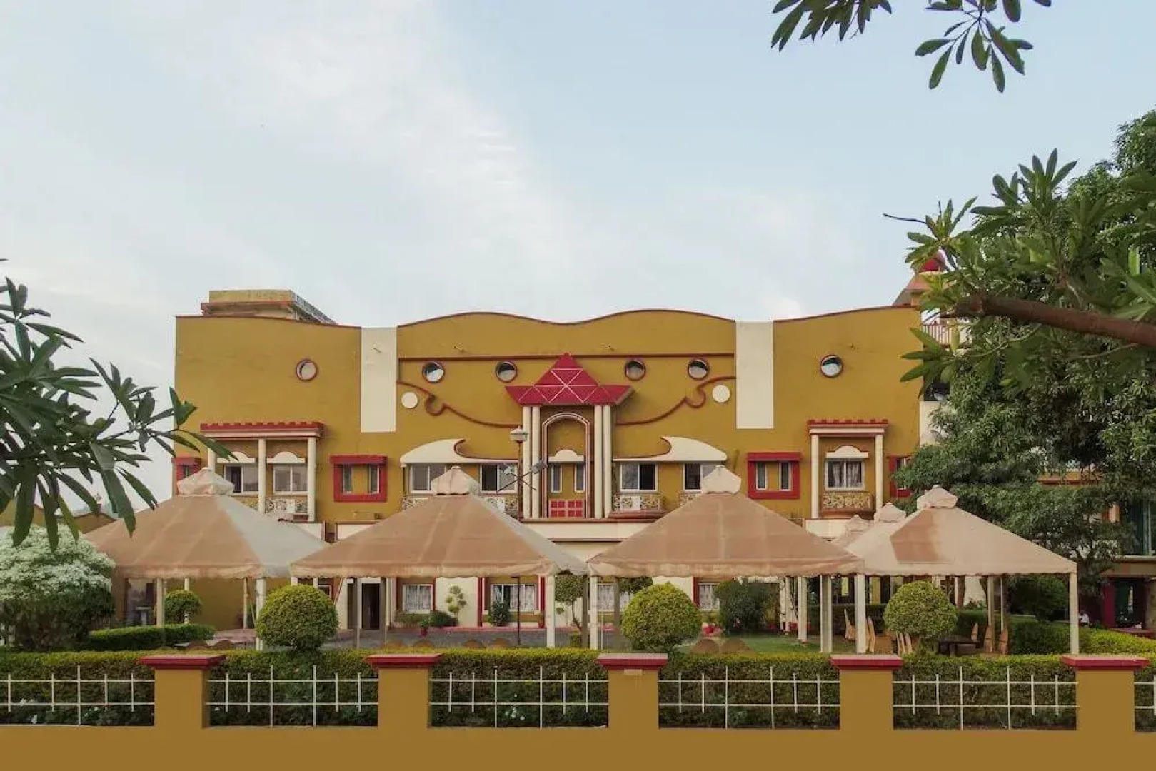 Oyo 24547 Hotel Vishwas Bar And Club Resort