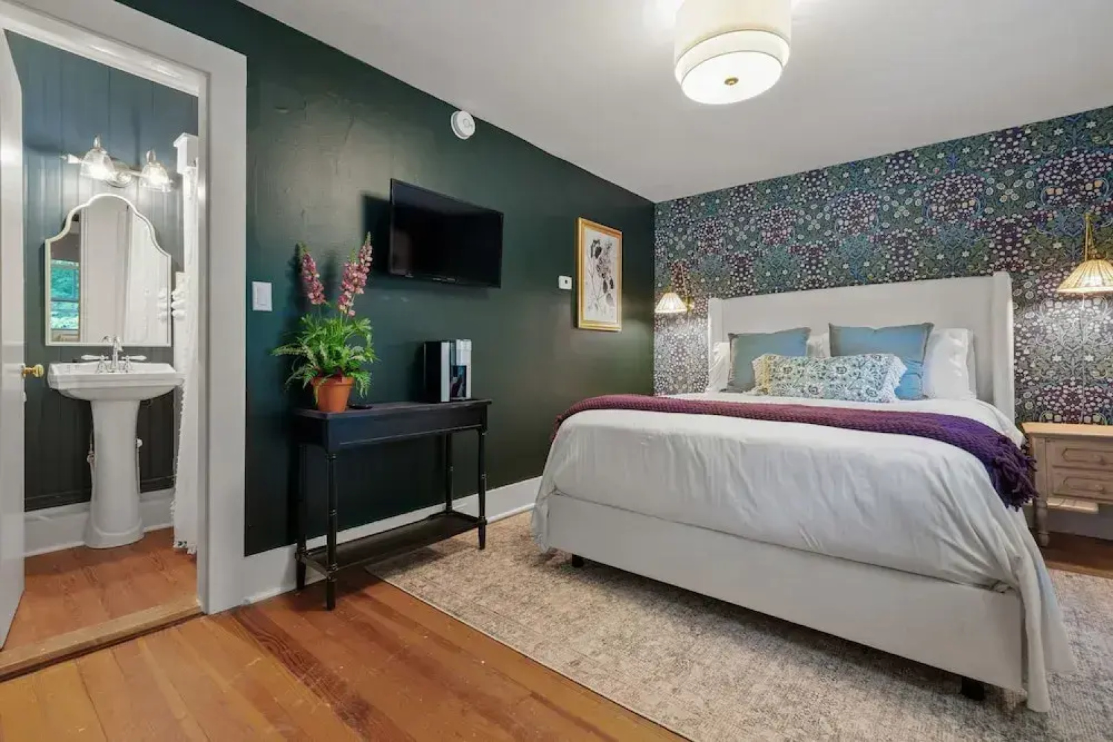 The Aurora Inn & Cottages