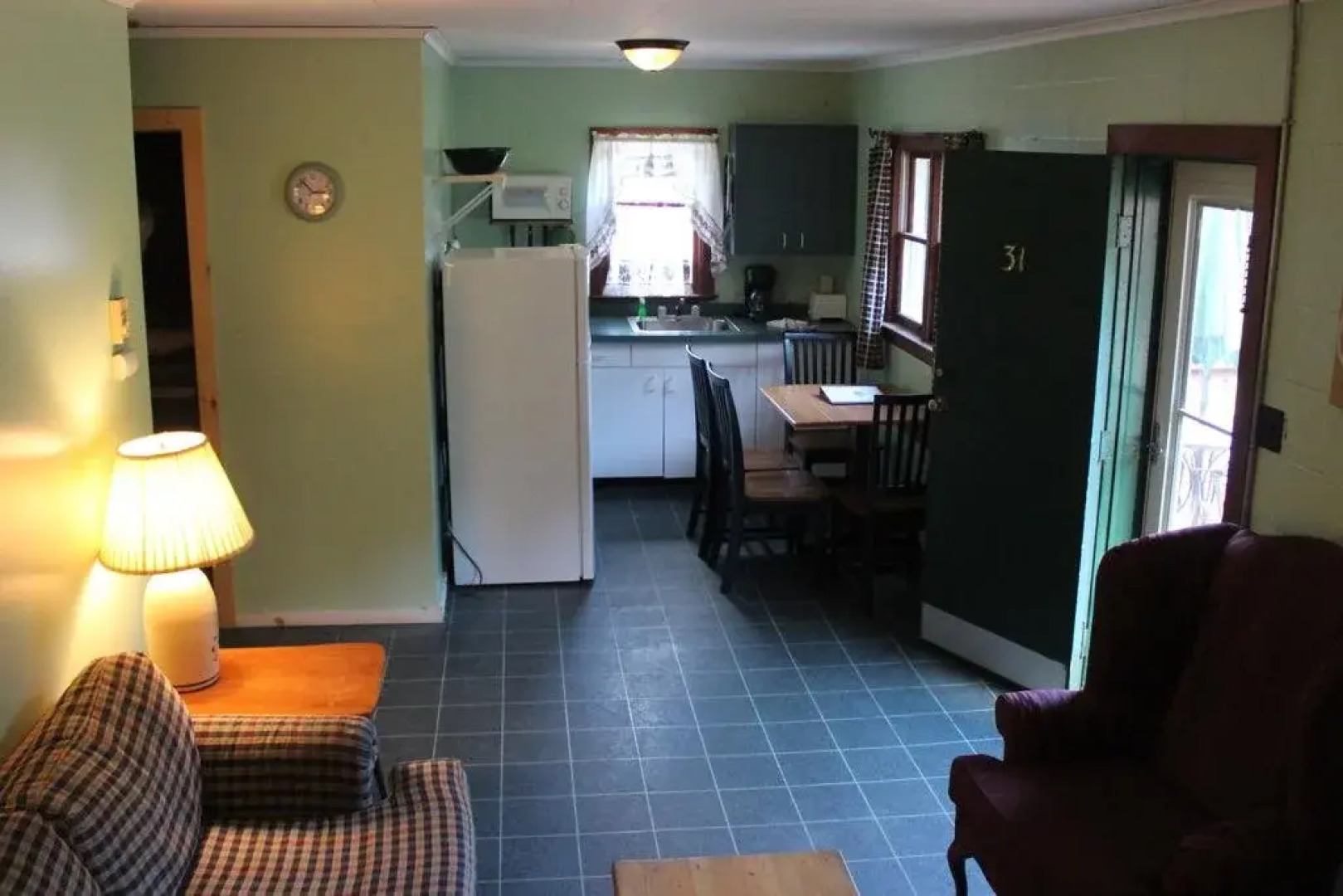 Hill View Motel and Cottages