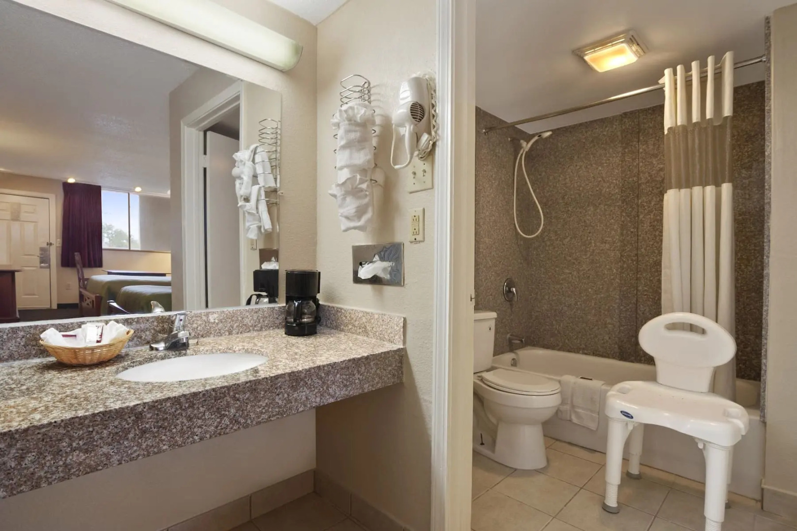 Travelodge by Wyndham New Orleans West Harvey Hotel