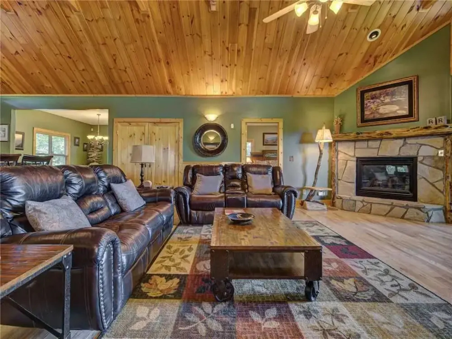 Riversound Romance 2 Bedroom Home with Hot Tub