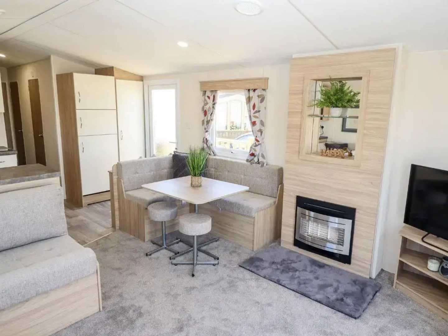 3 Bed New Lodge, Sleeps 4, Pets Welcome