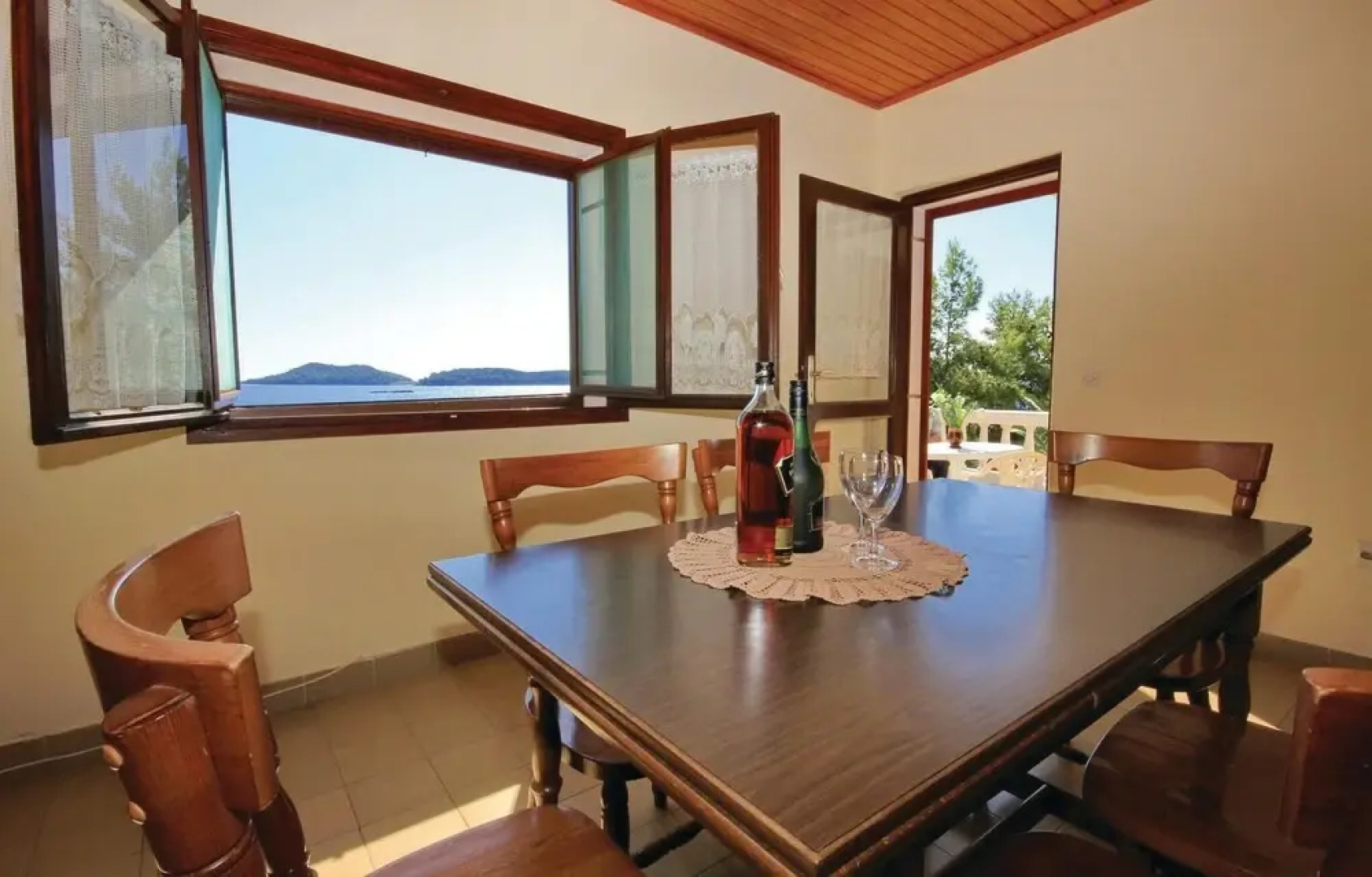 Amazing Home in Prizba With Wifi and 7 Bedrooms