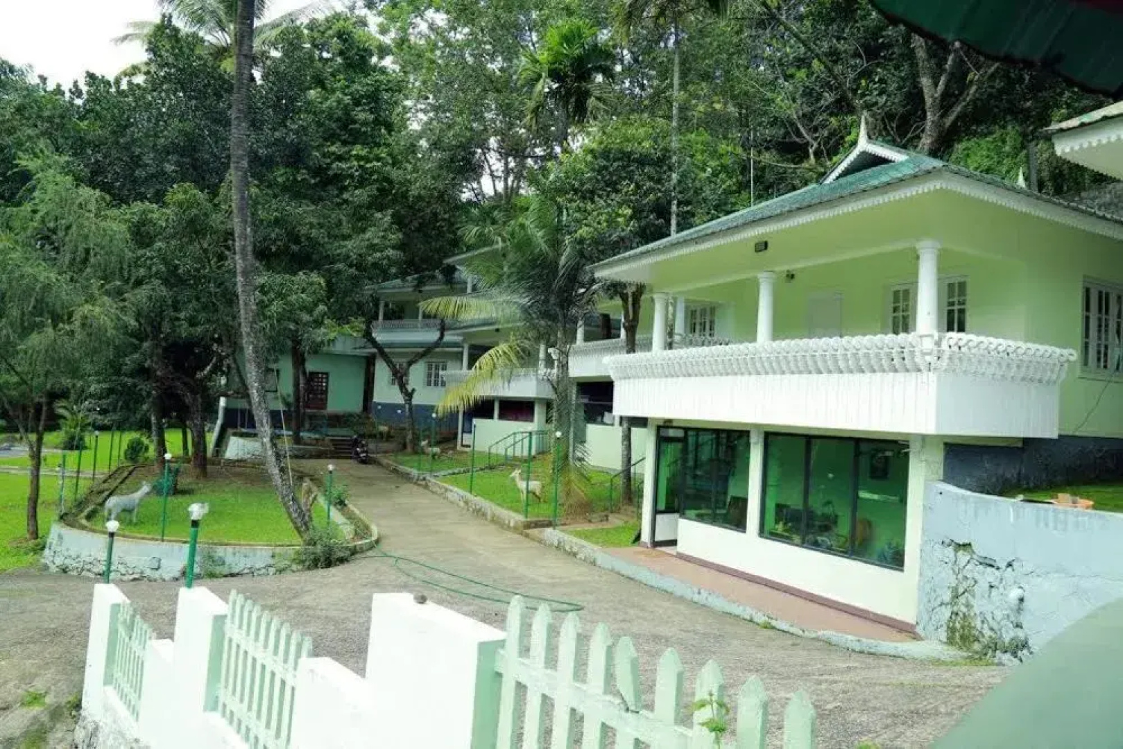Aruvi Resorts