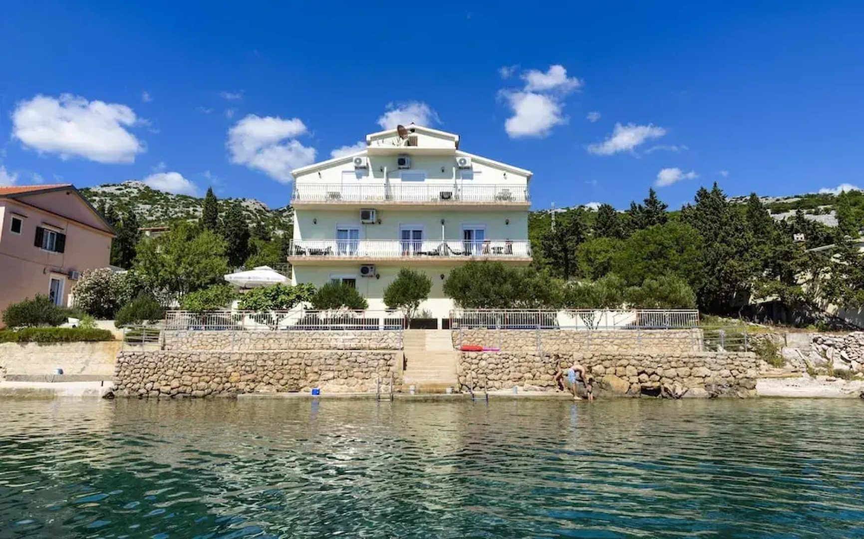 Toma - 5m From the sea With Parking - SA3