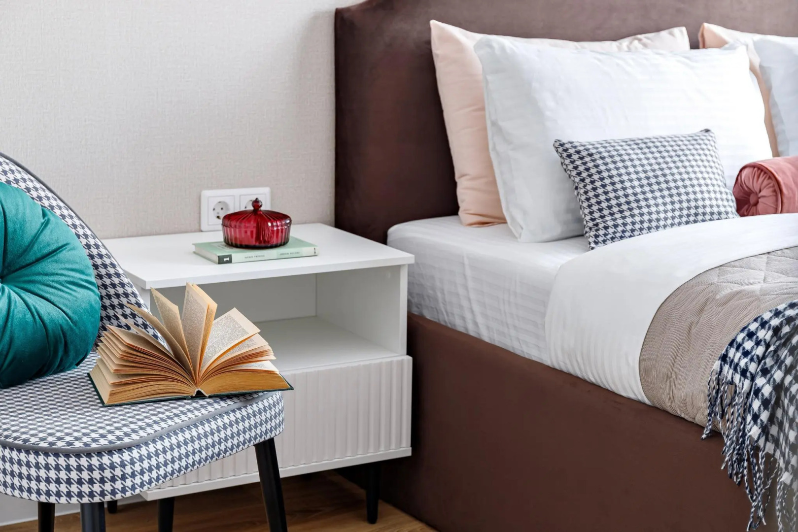 Сутки как дома на улице Героя Пешкова 14/4