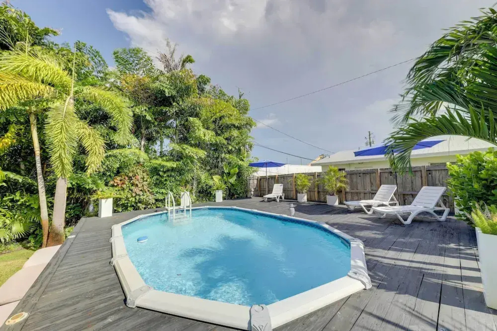 4 Mi to the Beach: Pet-friendly Oakland Park Home