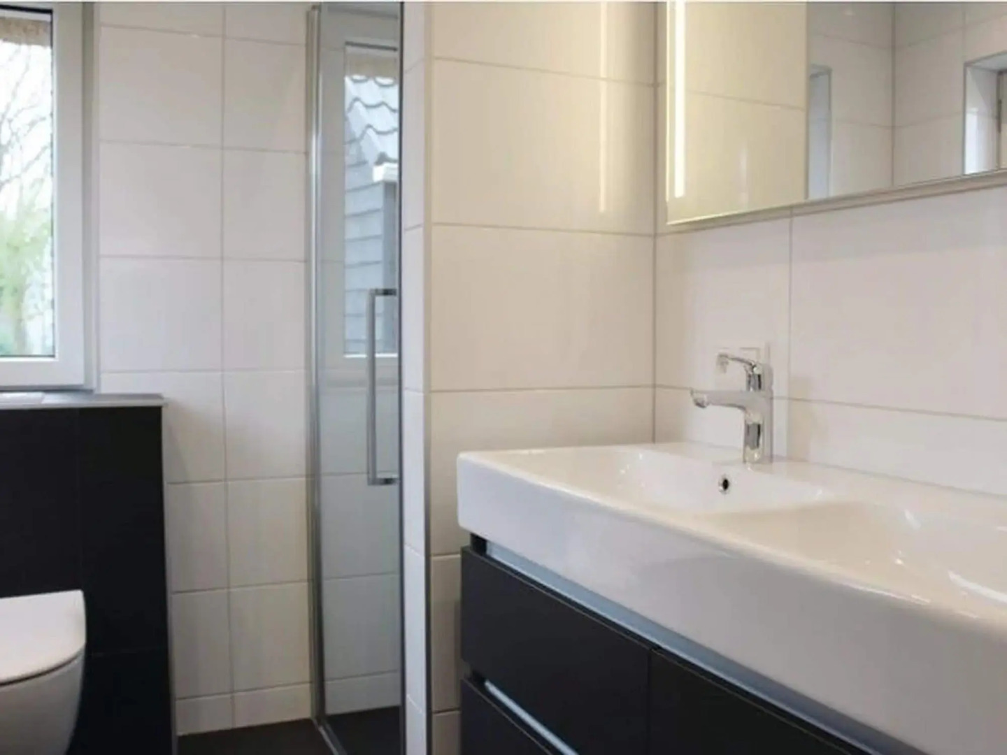 Beautiful villa with enclosed garden, in a holiday park on the Frisian lakes