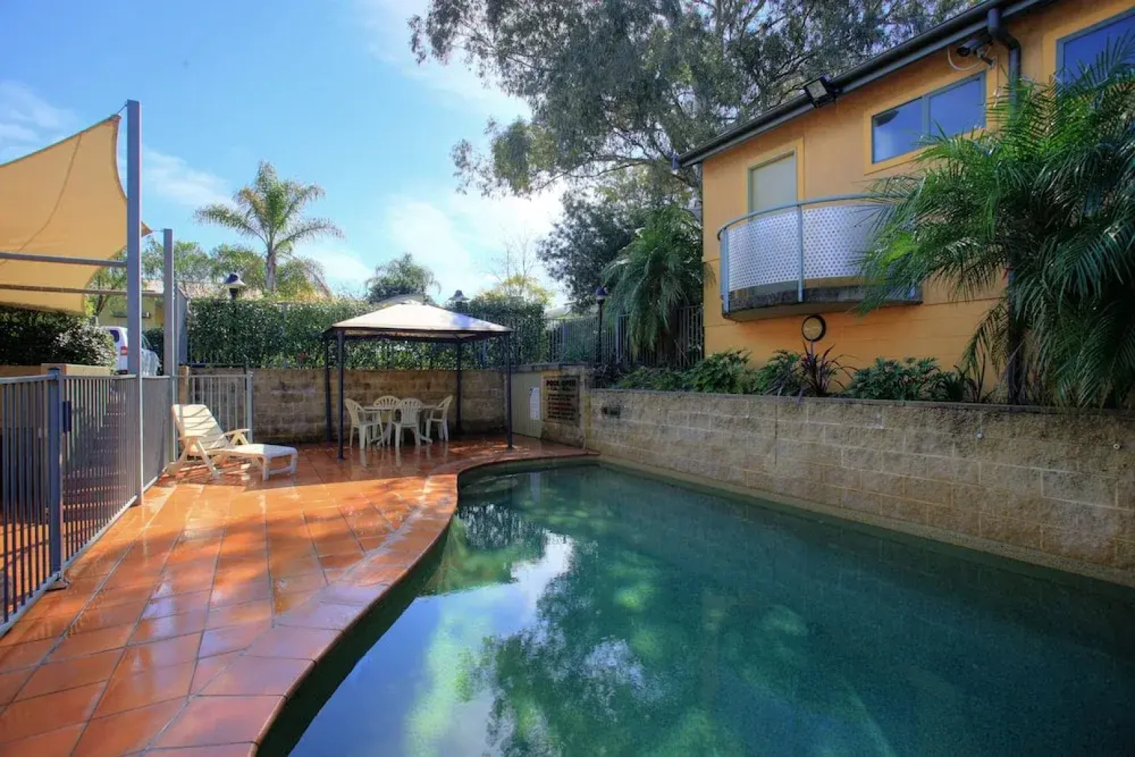 Travellers Motor Village
