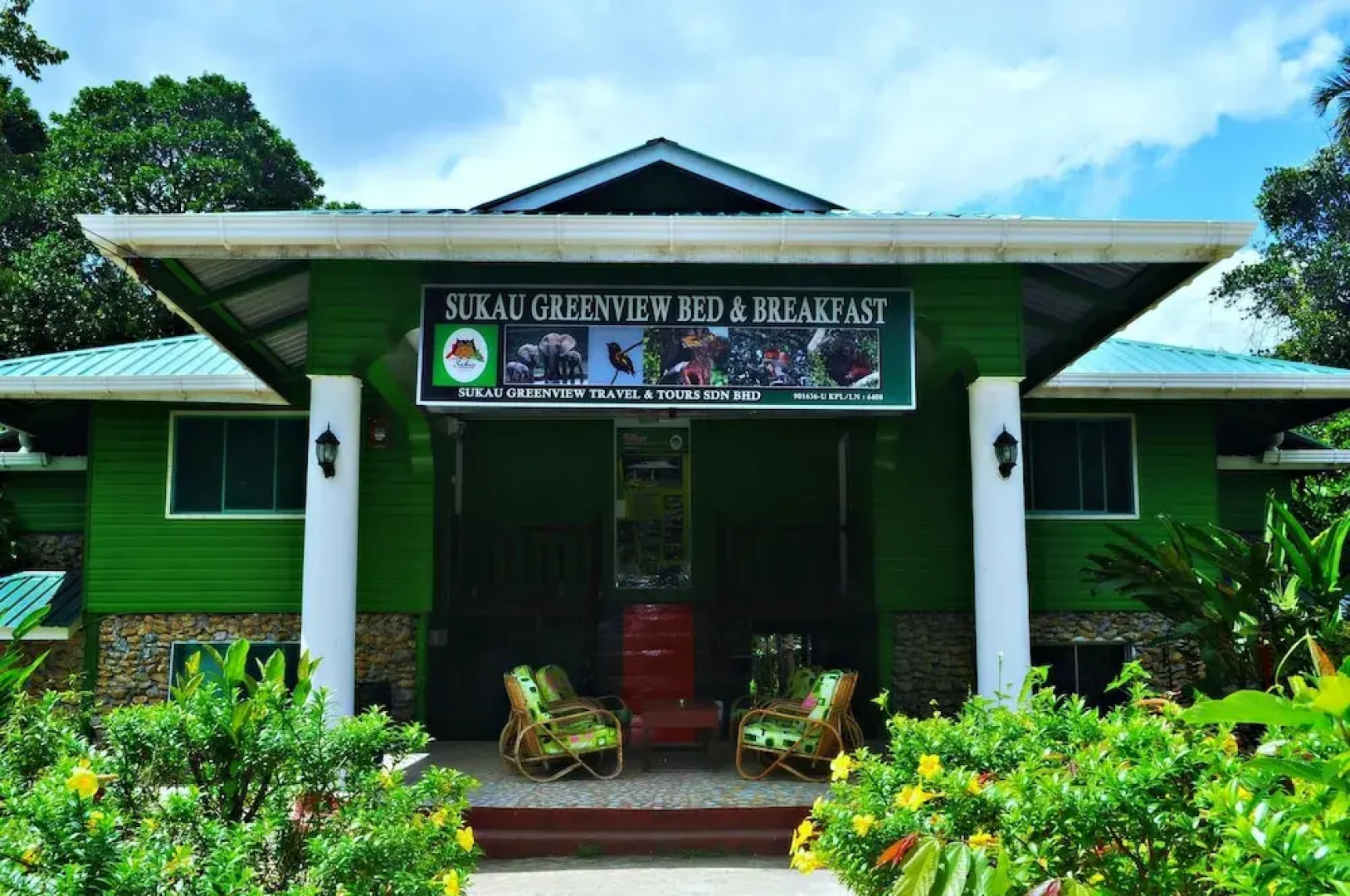 Sukau Greenview Bed and Breakfast