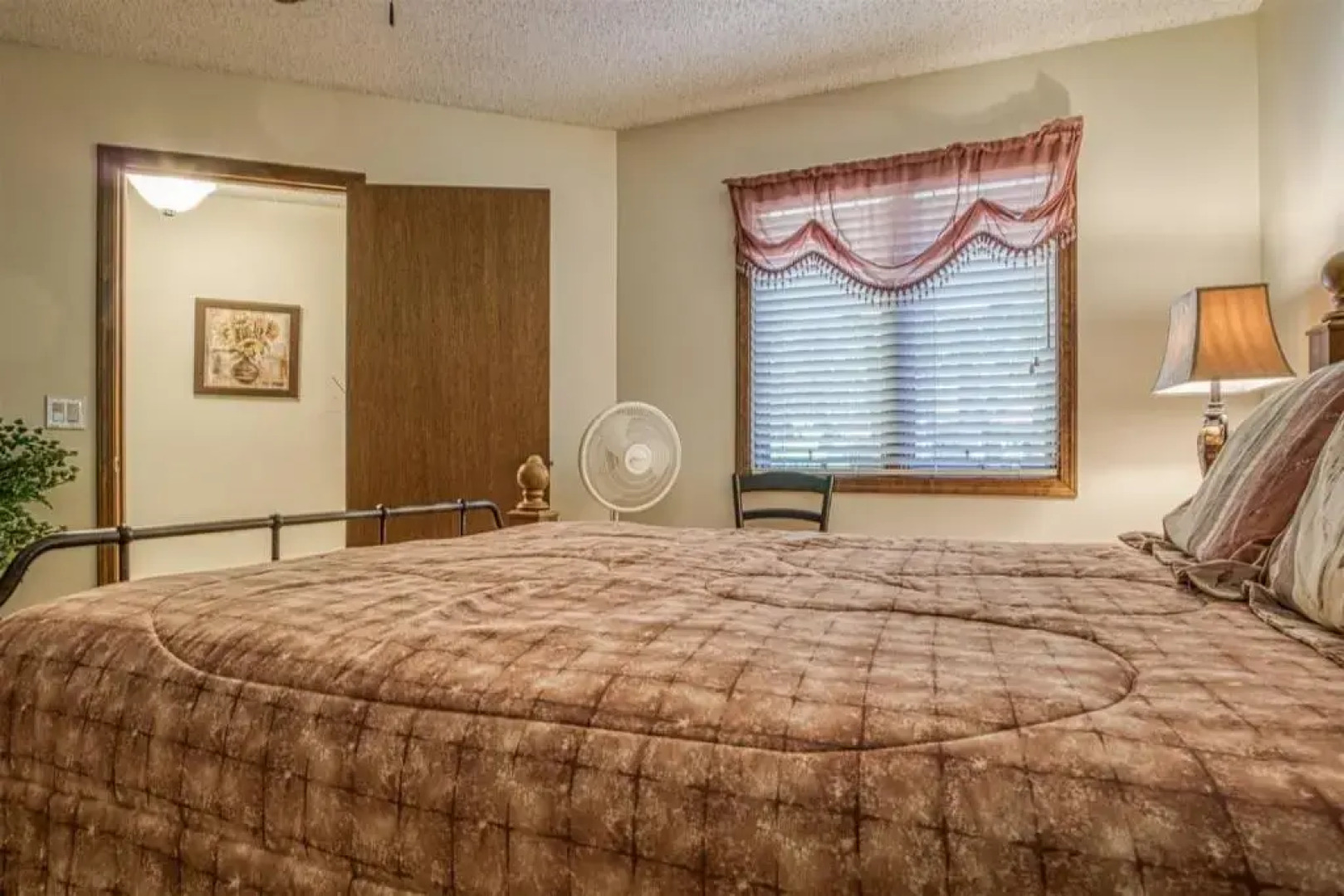 02101 - 1 LaCanada Lane