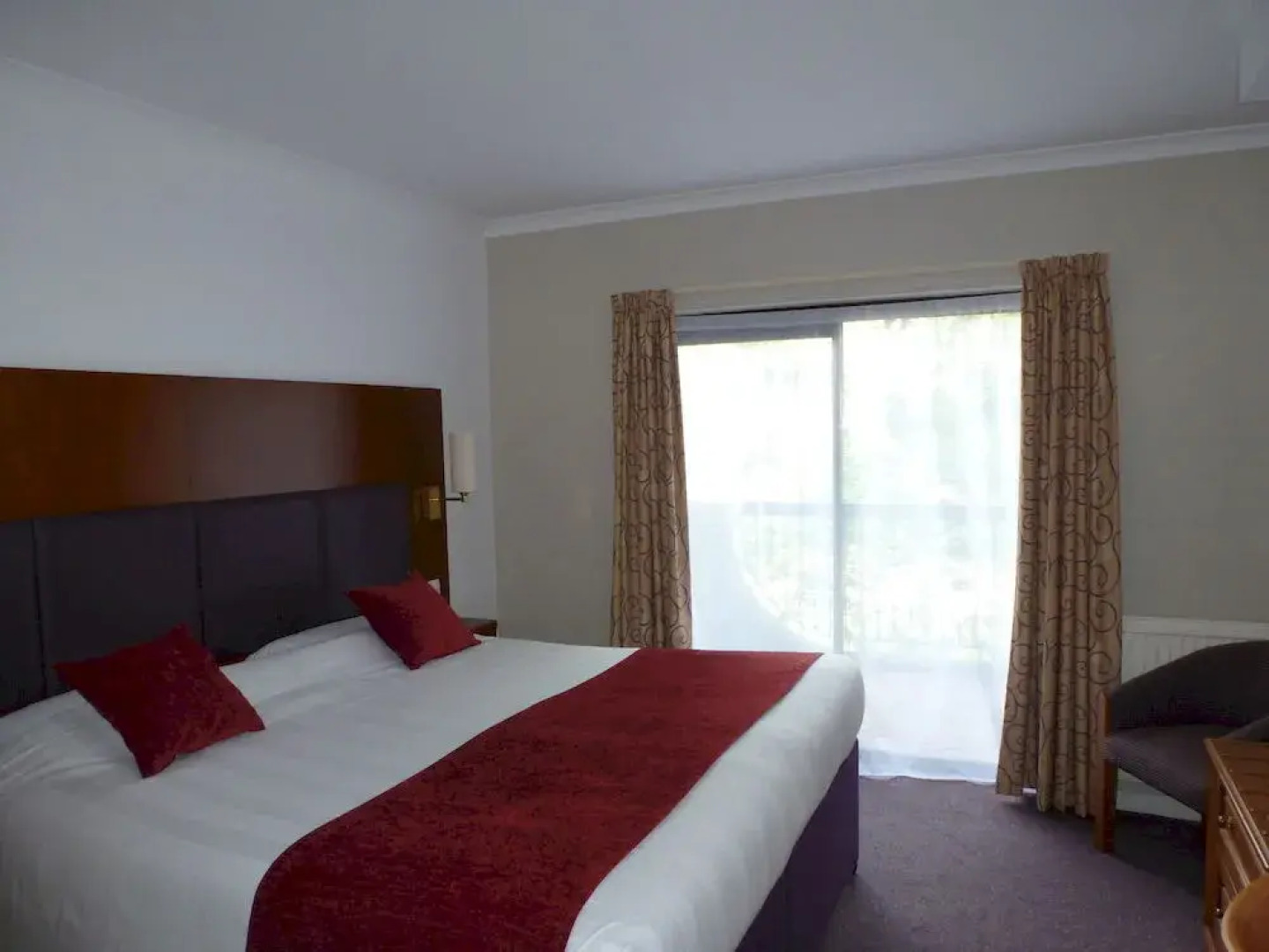 Cross Roads Hotel by Greene King Inns