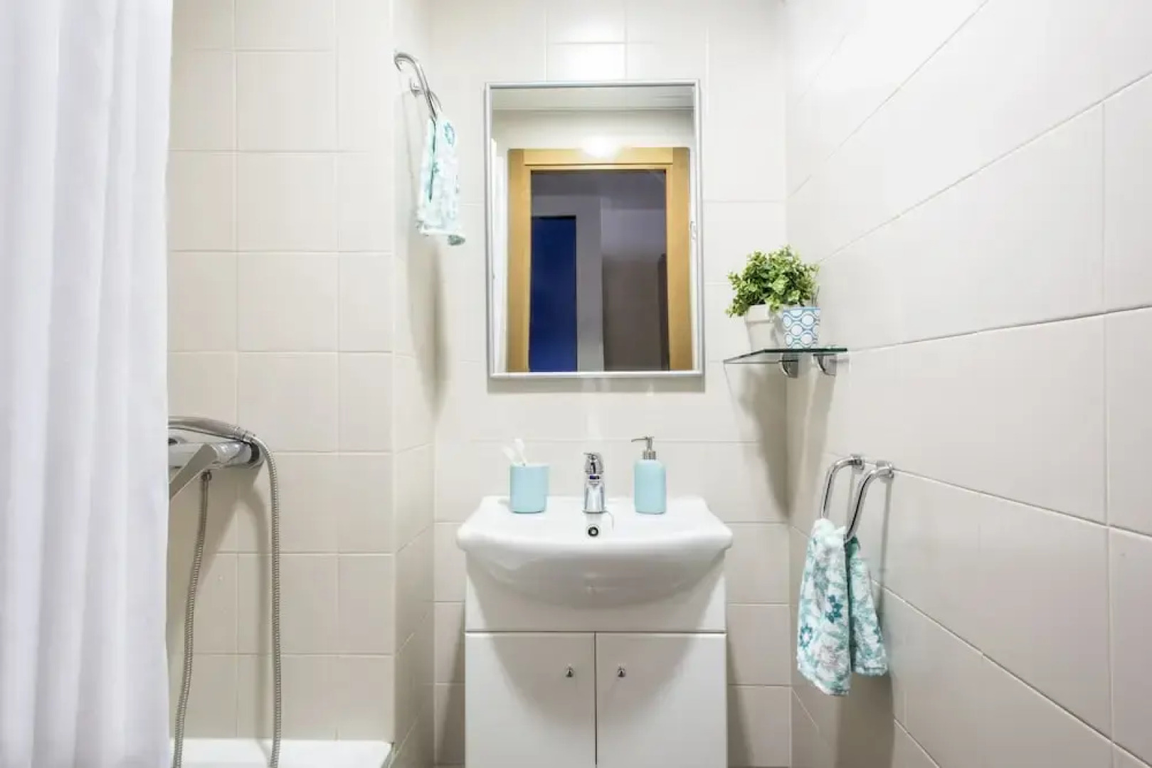 Colegio Mayor Resa Hernán Cortés - Centro Adscrito a REAJ