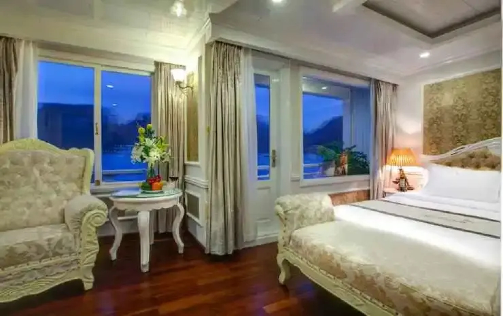 Signature Halong Cruise