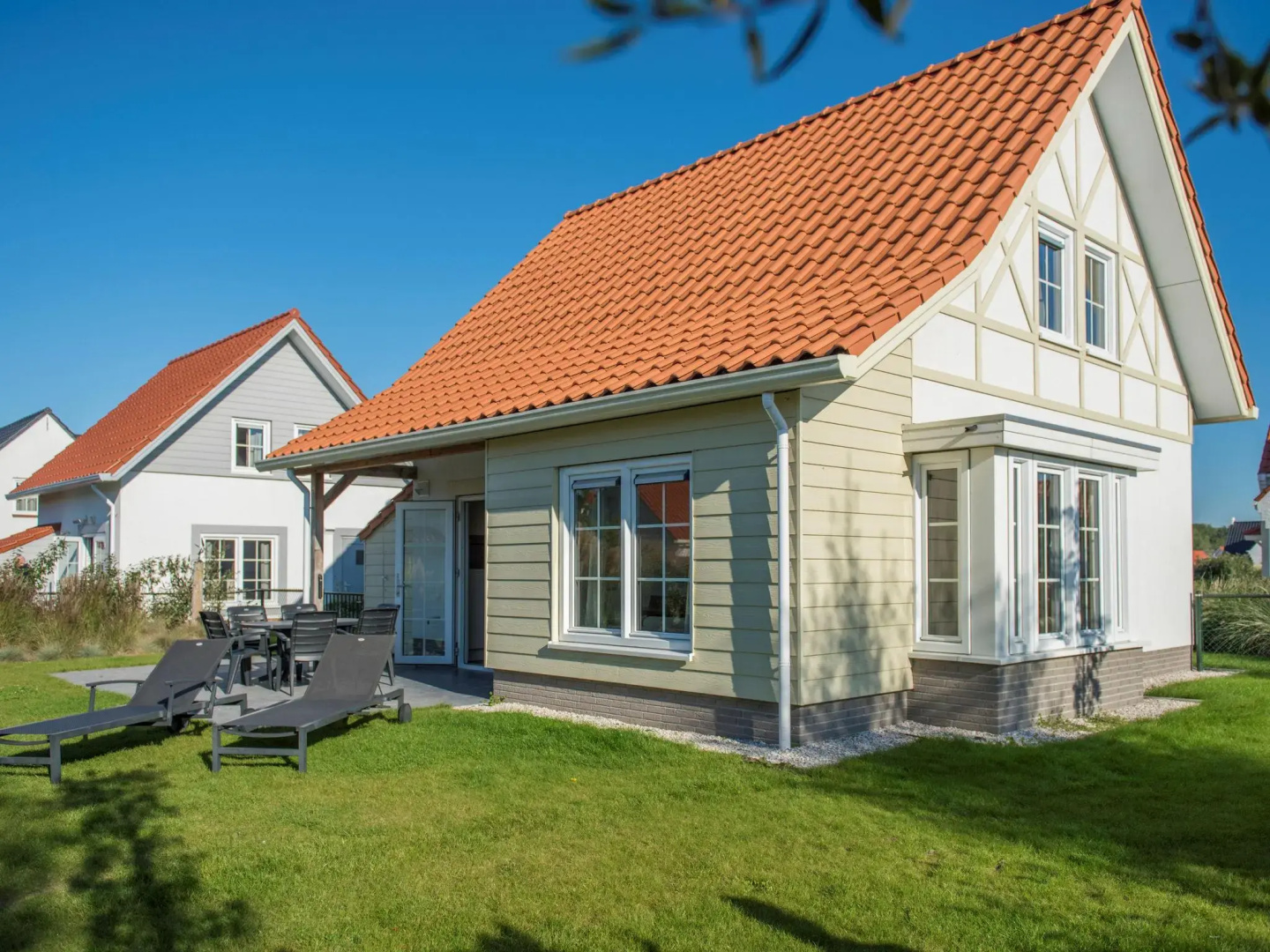 Detached villa with two bathrooms, 400 m. from the beach