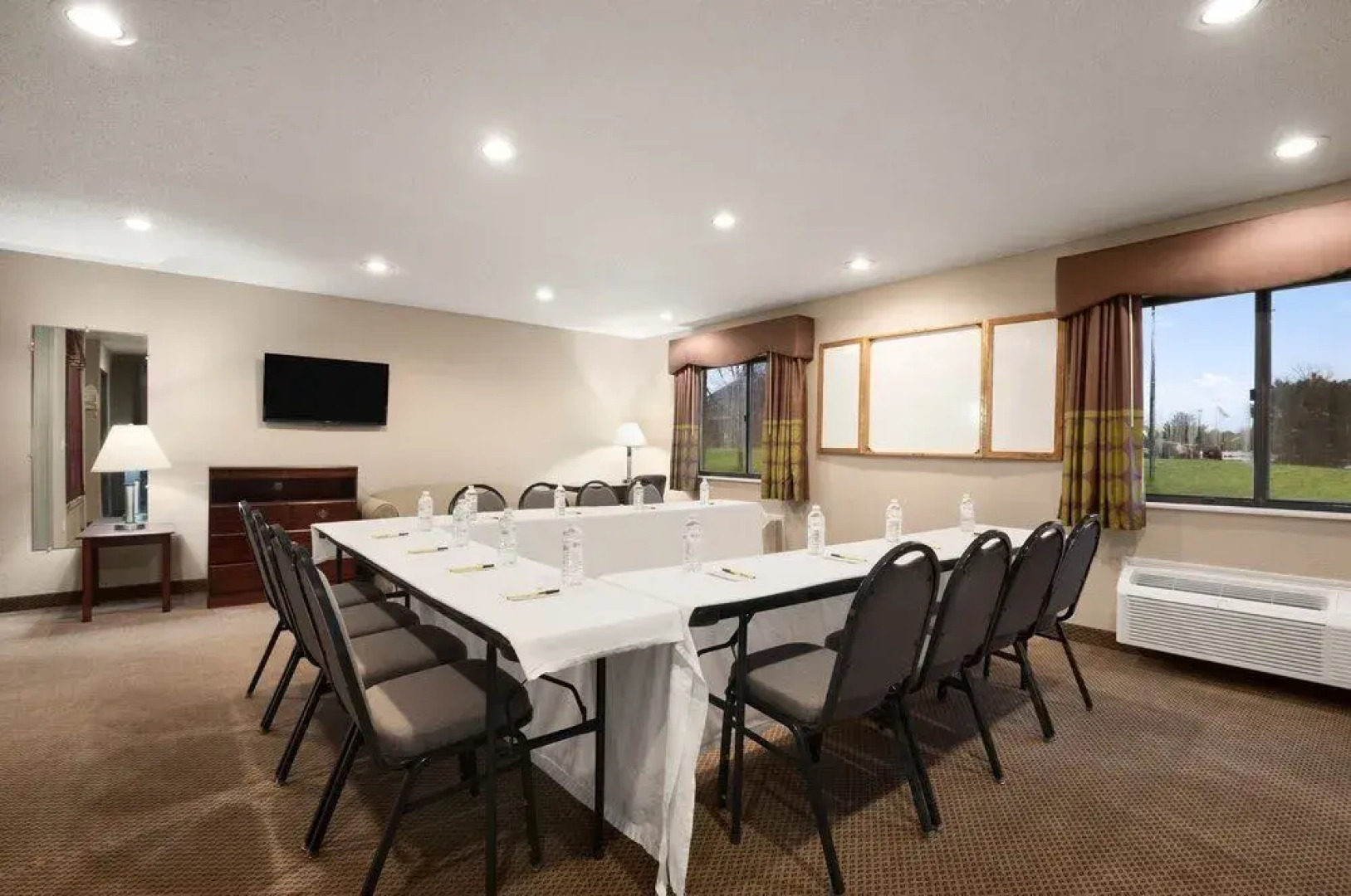 Super 8 Green Bay I-43 Bus. Park