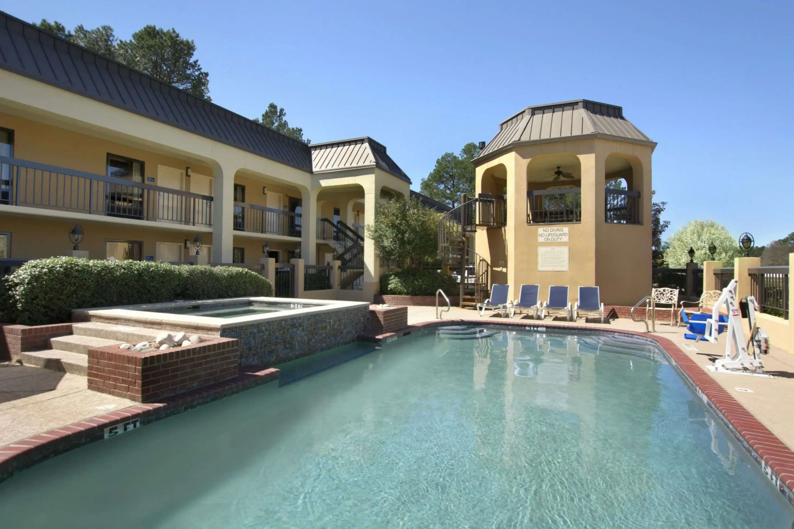 Days Inn by Wyndham Longview South