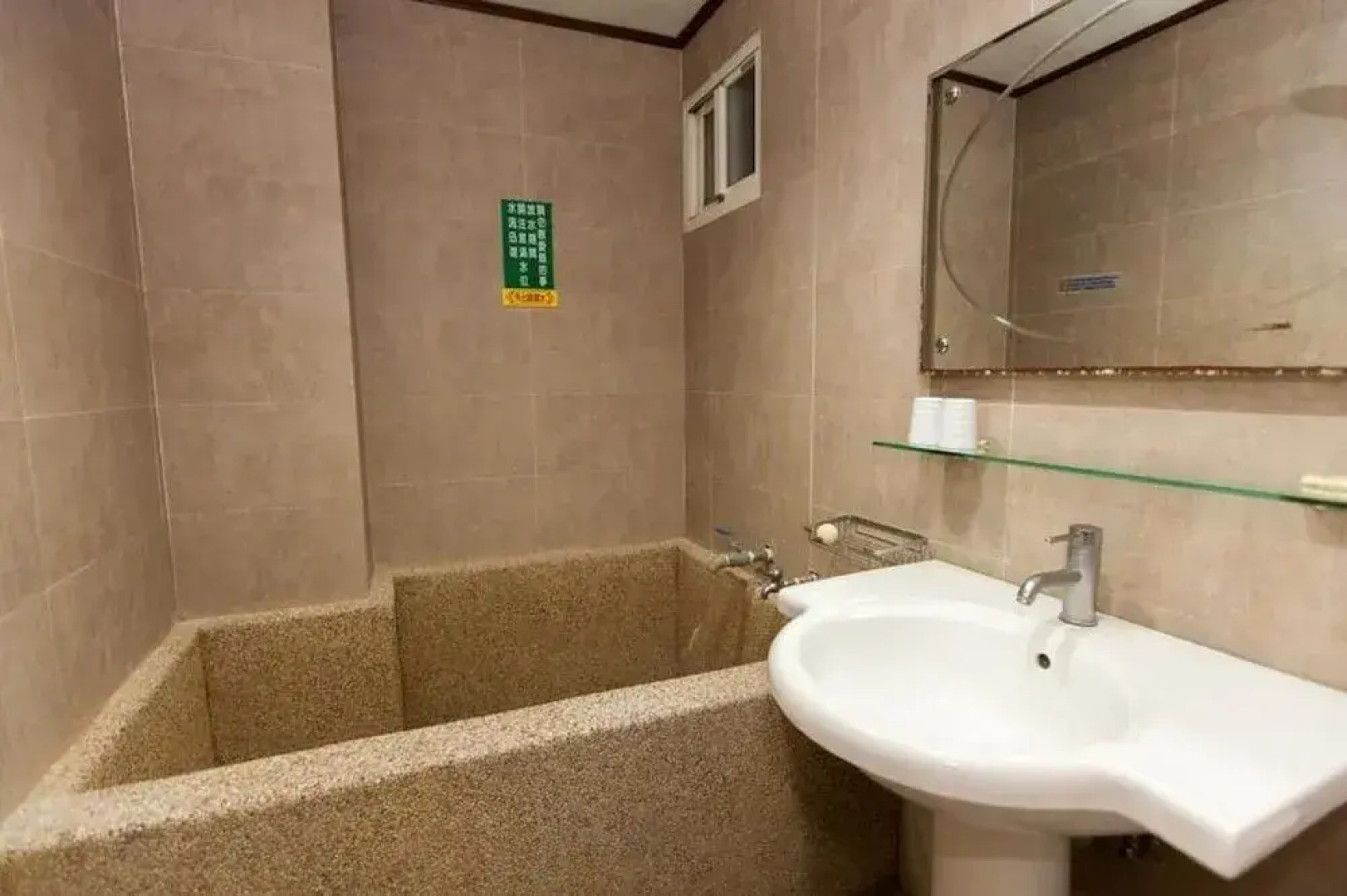 Hot Spring Holiday Inn