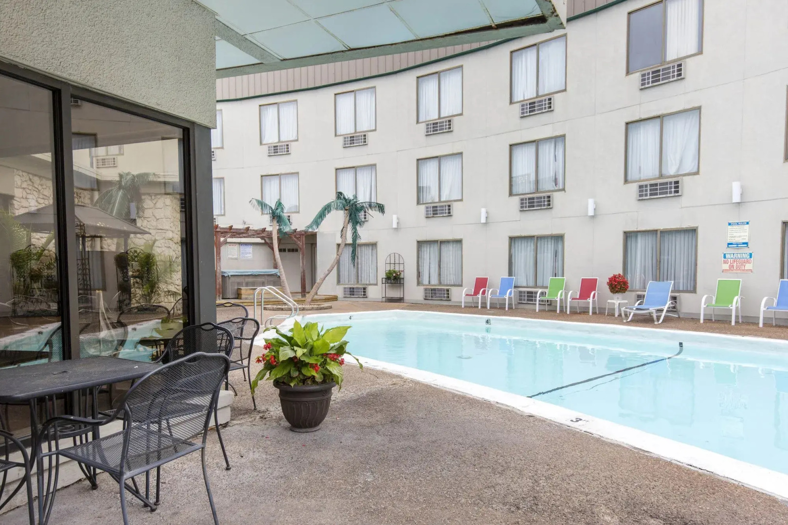 Lamplighter Inn & Suites - South