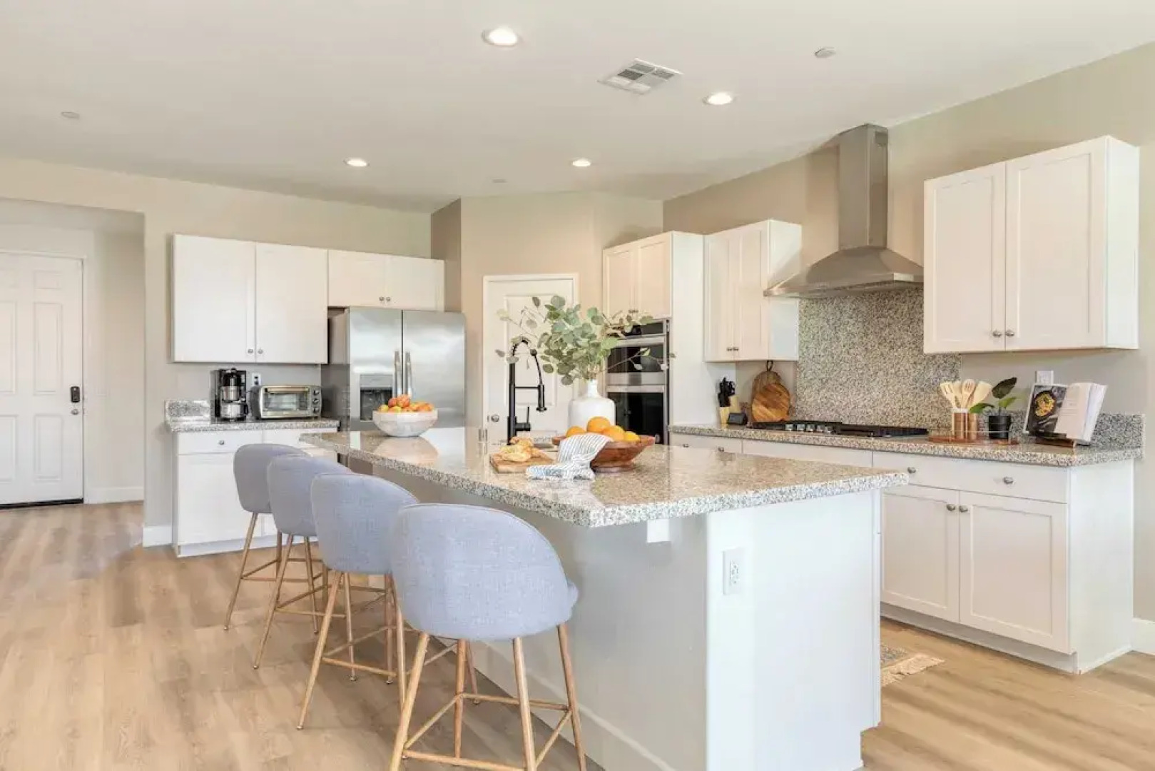 Desert Eden by Avantstay 6BR w/ Ensuite Backyard Oasis w/ Pool & Hot Tub!