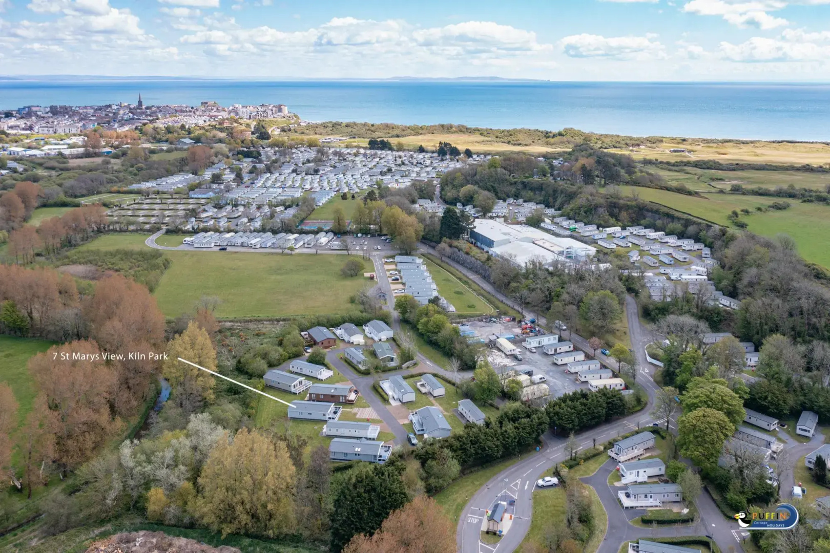 St Mary's View - Luxury Lodge, Short Walk to Beach, Parking