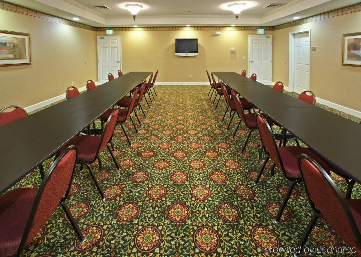 Holiday Inn Express Hotel & Suites Magnolia-Lake Columbia by IHG