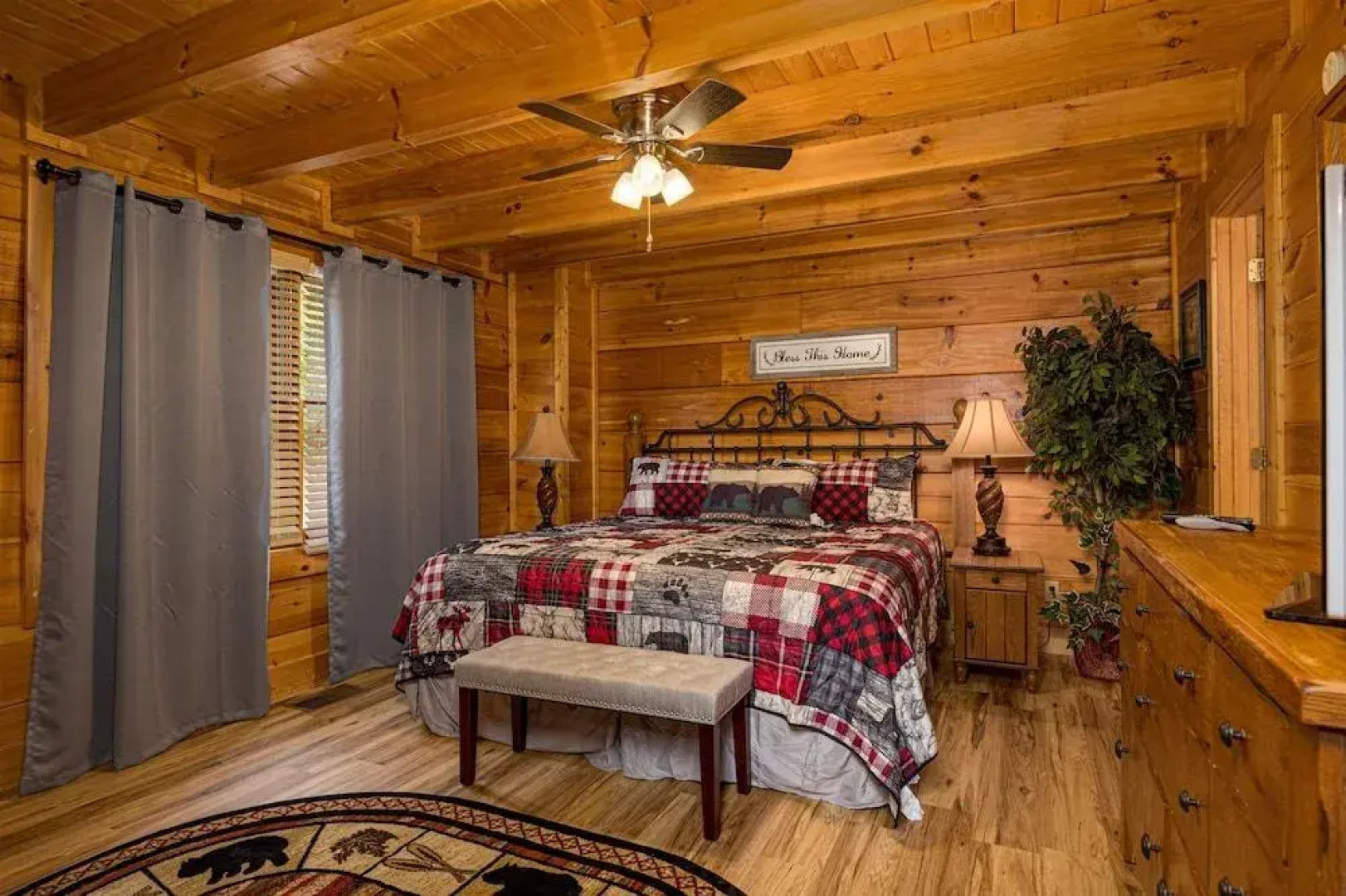 MooseBehaving - Two Bedroom Cabin