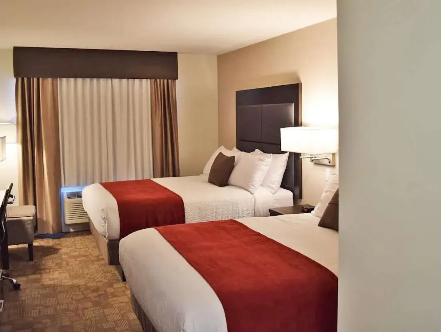 Days Inn by Wyndham 100 Mile House