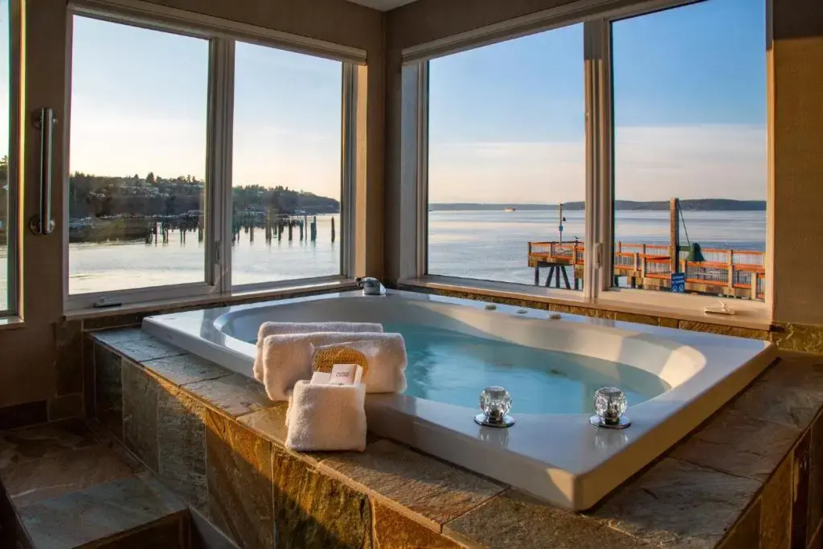 Silver Cloud Inn - Tacoma Waterfront