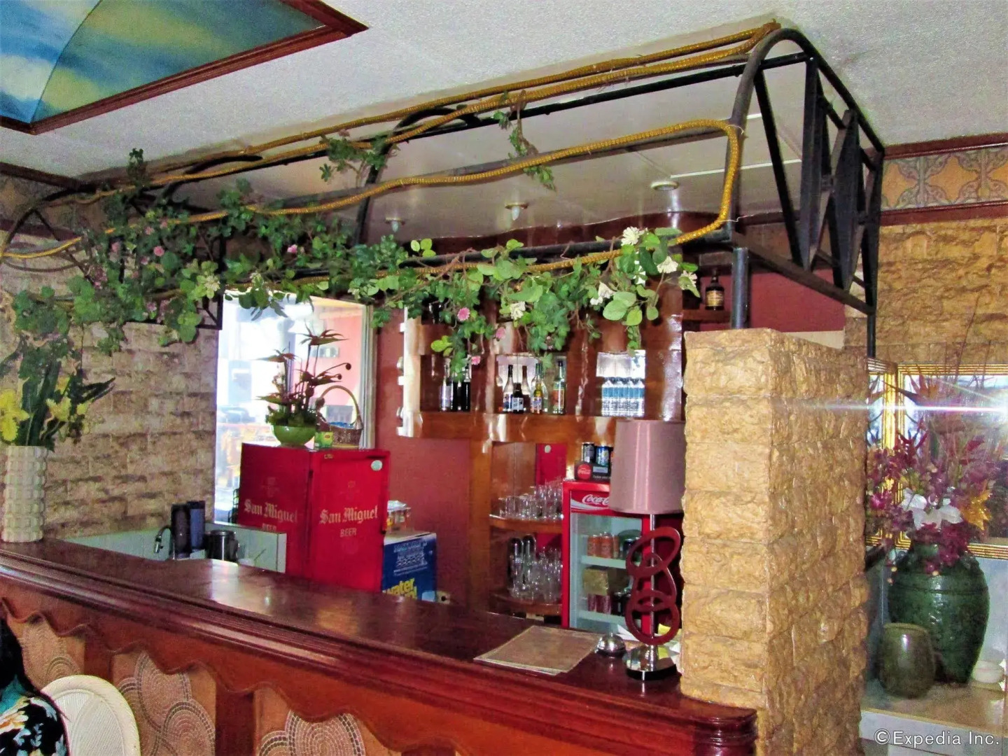 Discovery Hotel and Restaurant